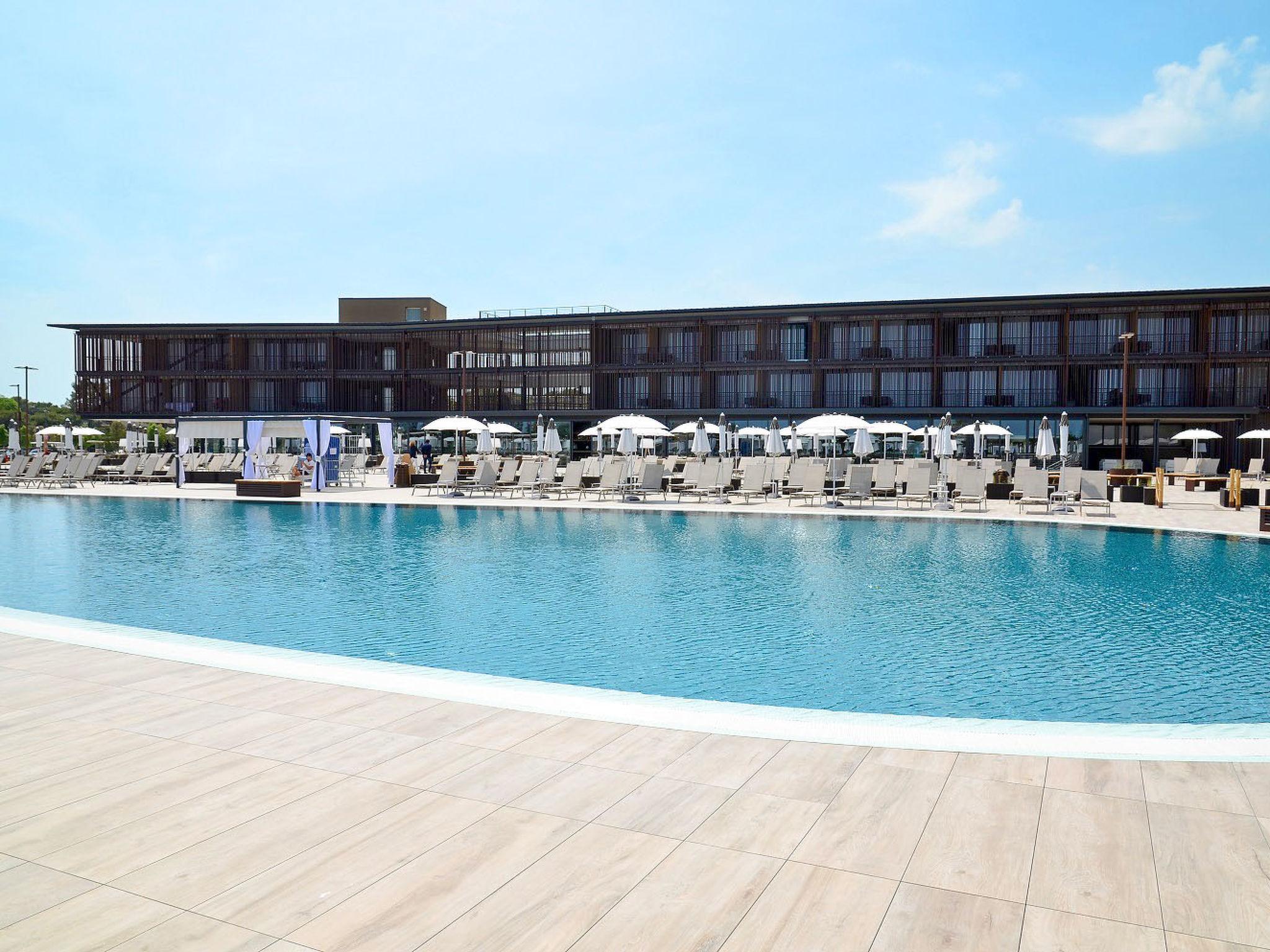 Foto 20 - Apartamento de 1 habitación en San Michele al Tagliamento con piscina y vistas al mar