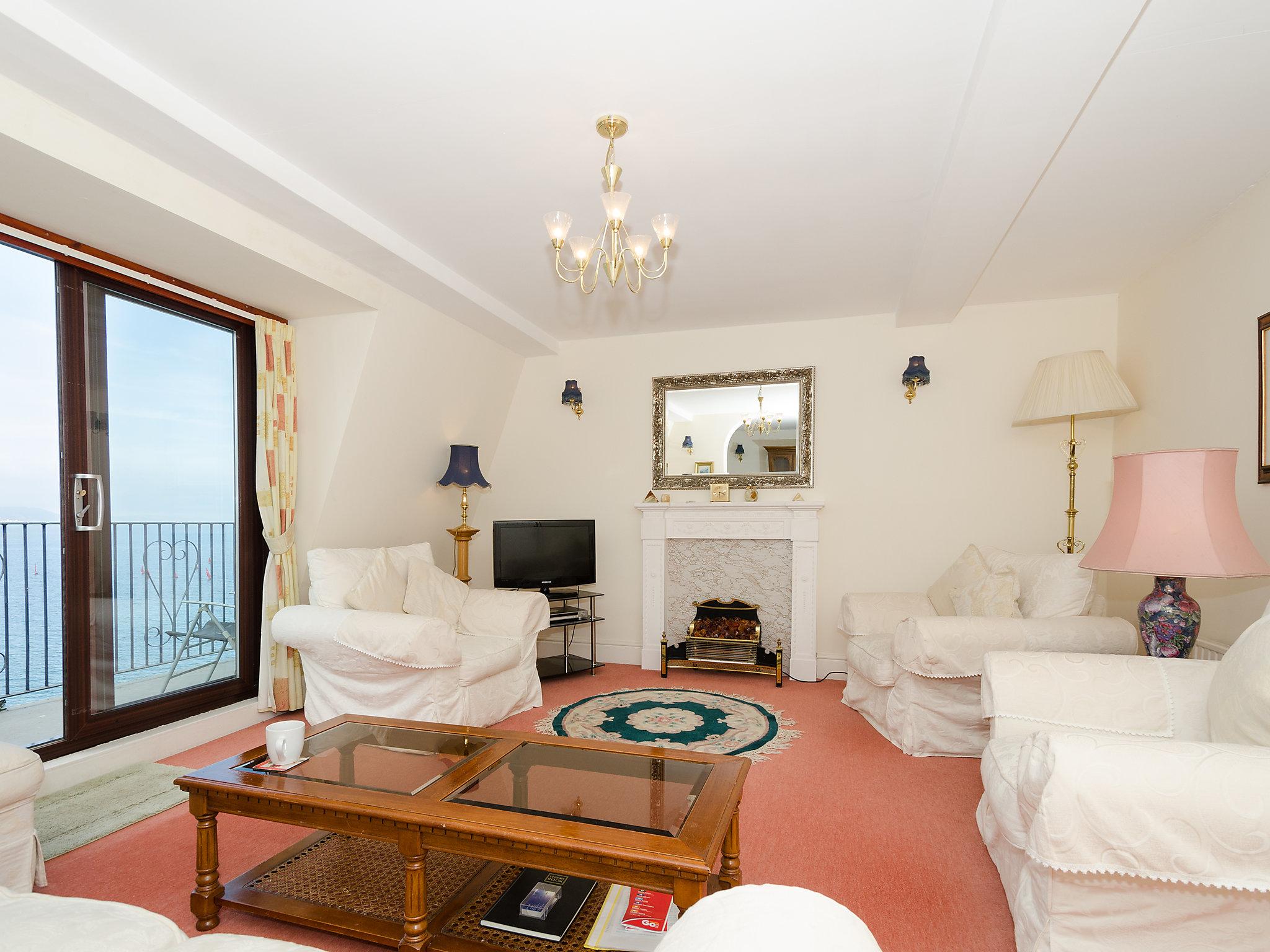 Foto 2 - Apartamento de 3 habitaciones en Looe con bañera de hidromasaje y vistas al mar