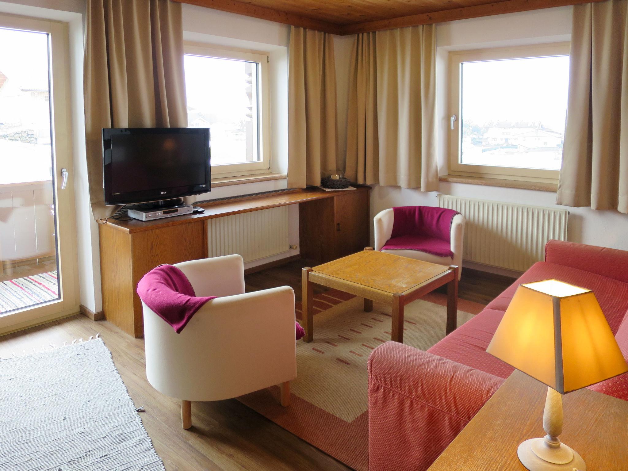 Foto 4 - Appartamento con 2 camere da letto a Ramsau im Zillertal con vista sulle montagne