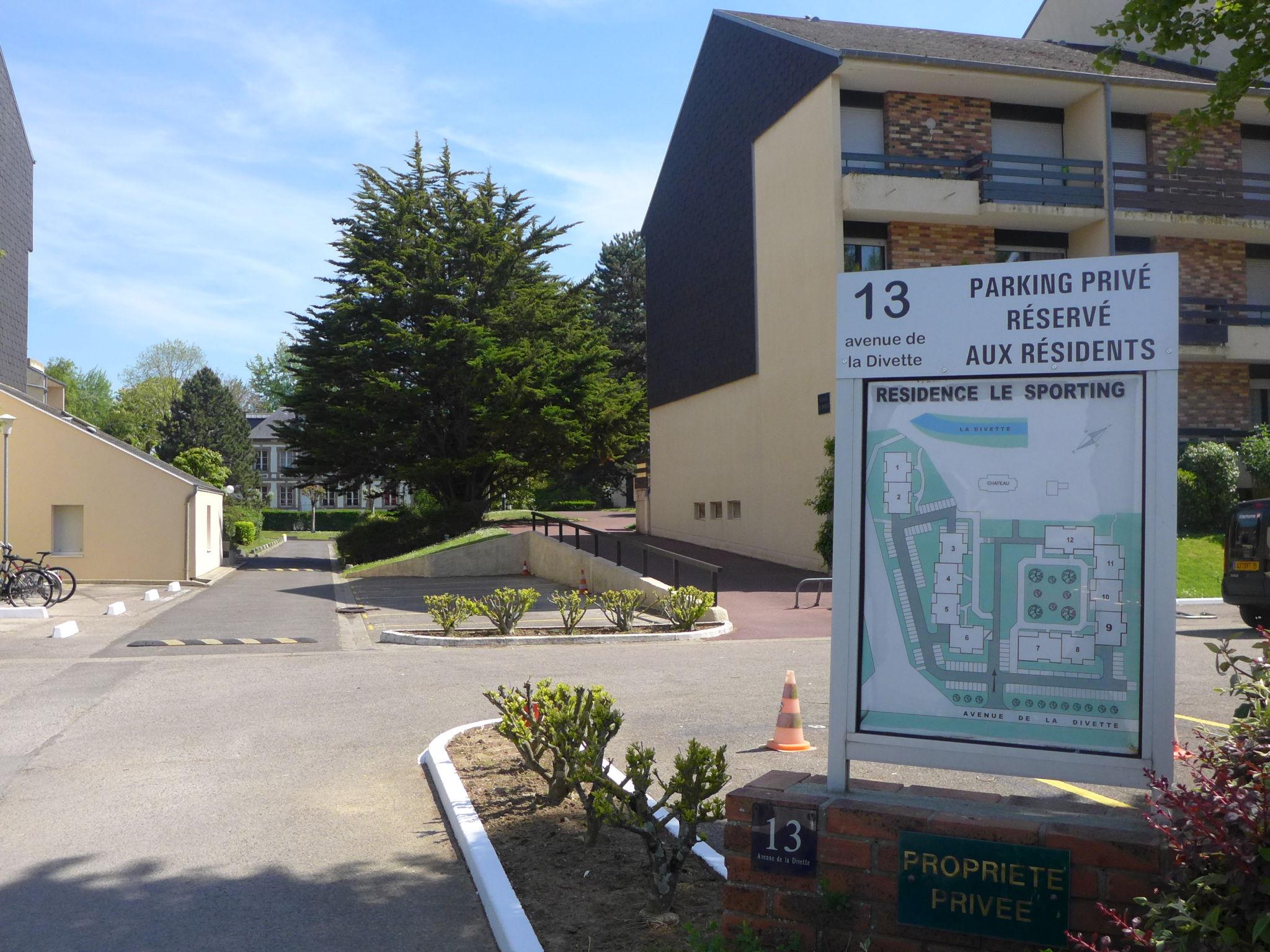 Foto 16 - Apartamento de 1 habitación en Cabourg con vistas al mar