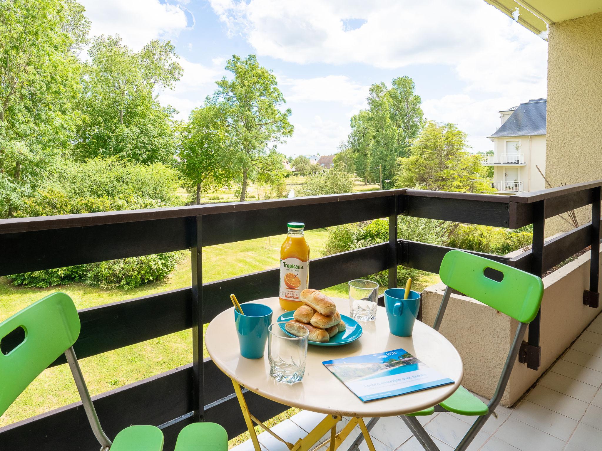 Foto 1 - Apartamento de 1 habitación en Cabourg con vistas al mar