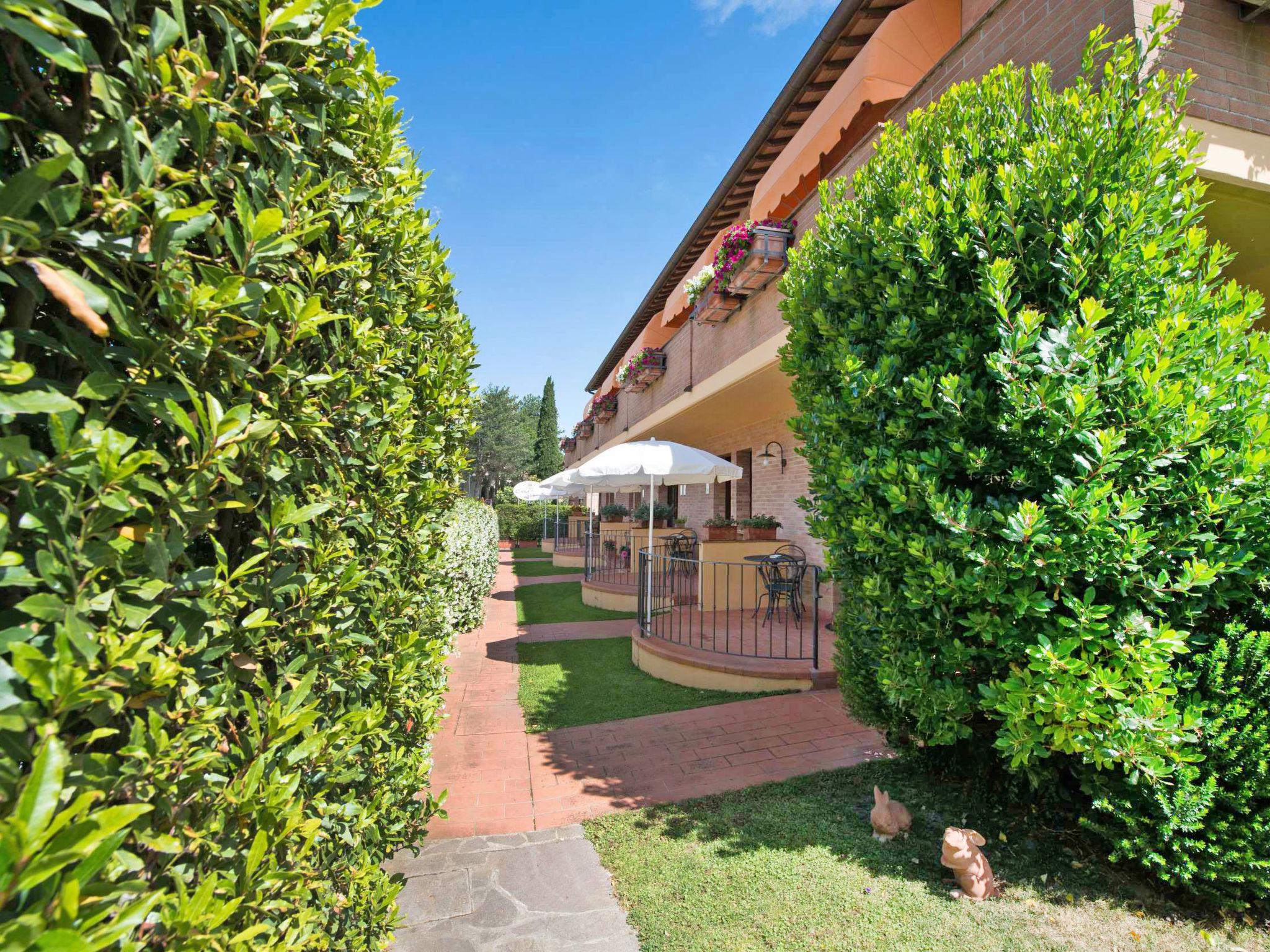 Foto 14 - Apartamento de 2 habitaciones en San Gimignano con piscina y terraza