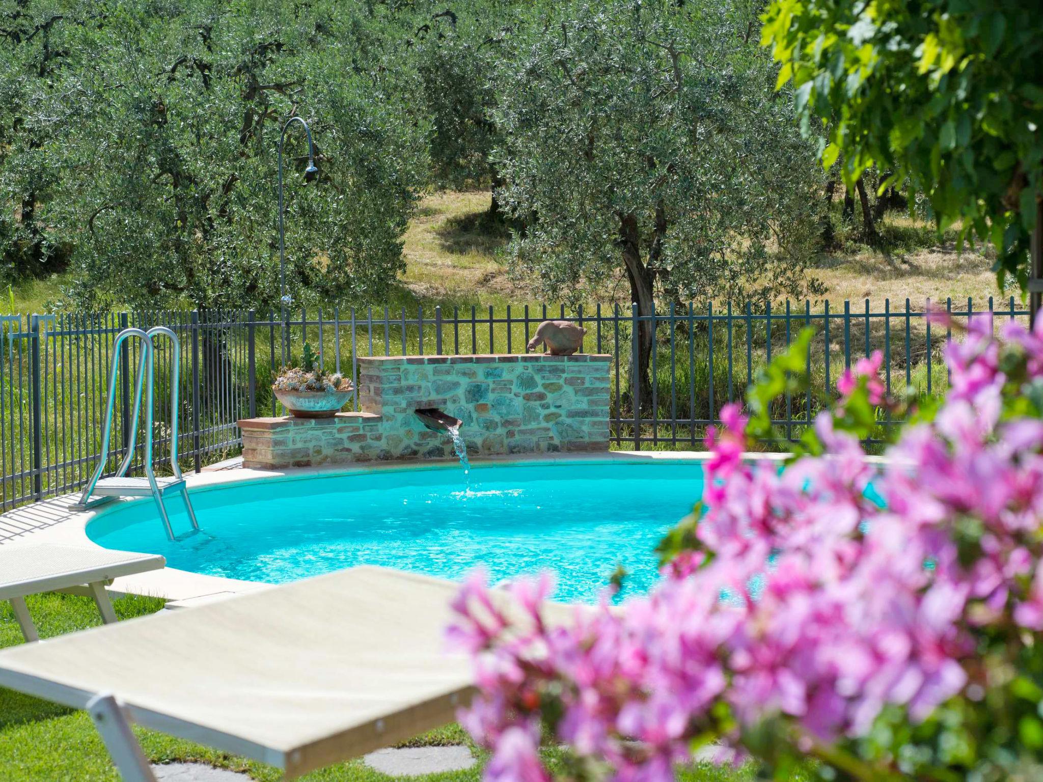 Photo 2 - Appartement de 2 chambres à San Gimignano avec piscine et jardin