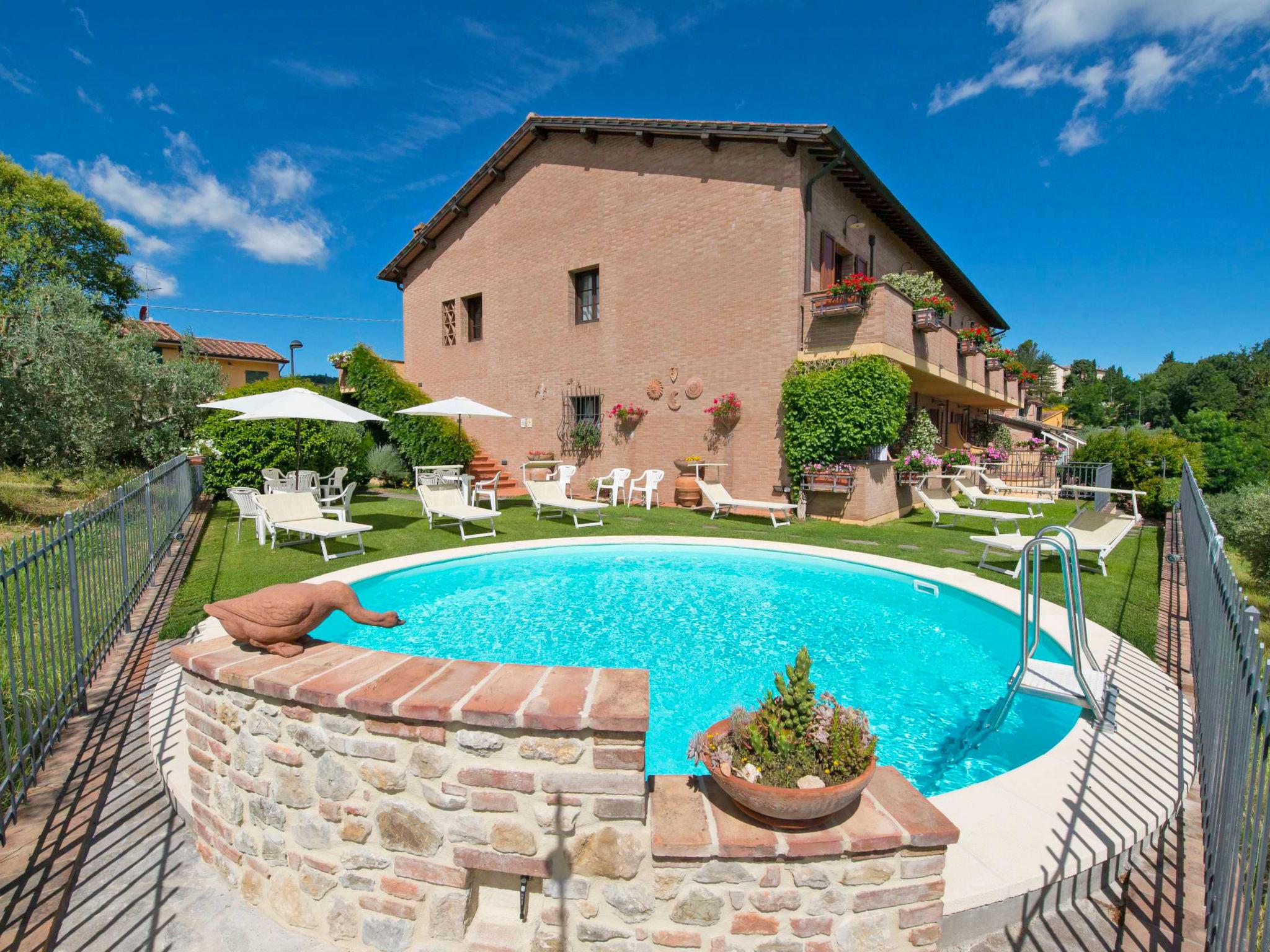 Foto 1 - Apartamento de 1 habitación en San Gimignano con piscina y jardín