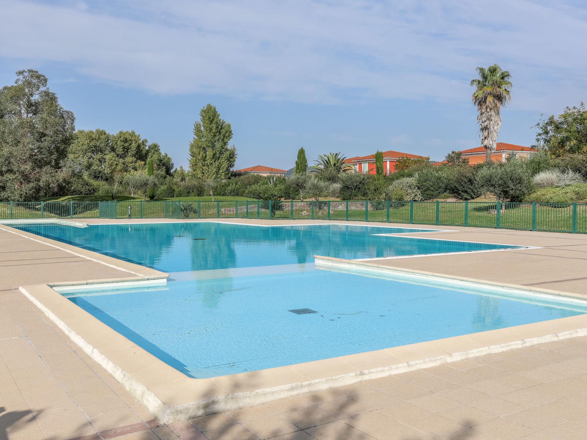 Foto 4 - Casa con 2 camere da letto a Fréjus con piscina e vista mare