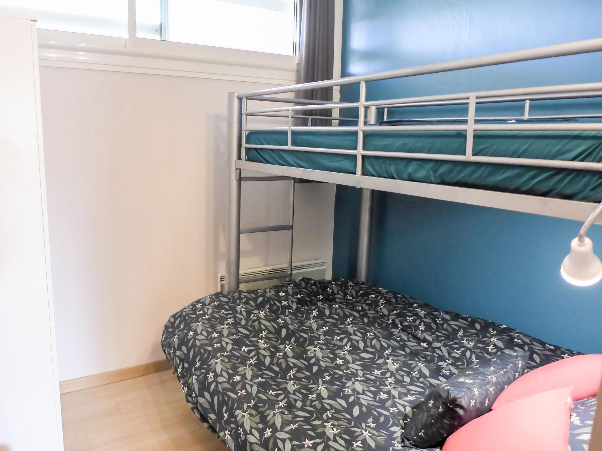Foto 16 - Appartamento con 1 camera da letto a La Grande-Motte con vista mare