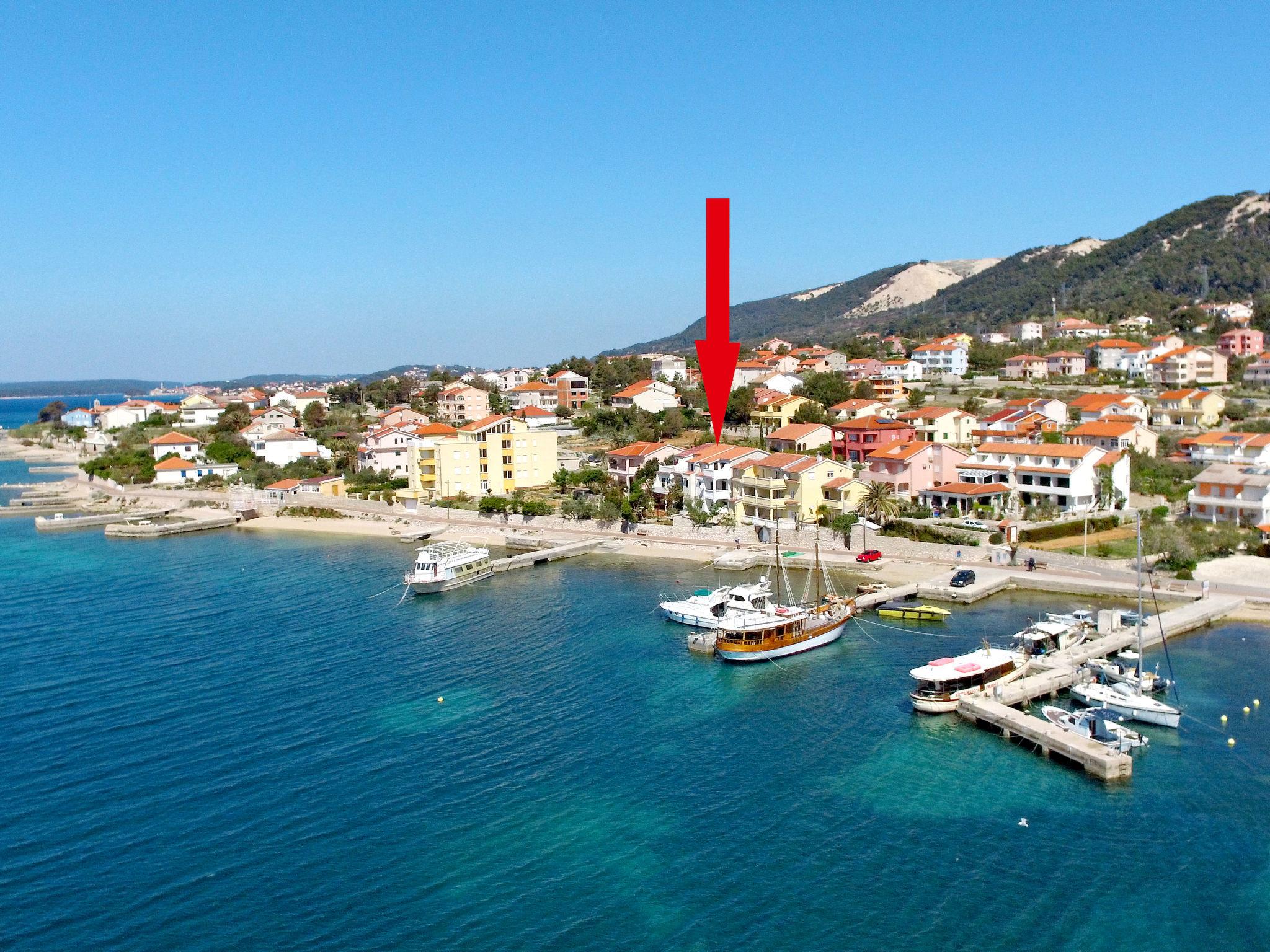 Photo 1 - Appartement de 2 chambres à Rab avec terrasse et vues à la mer