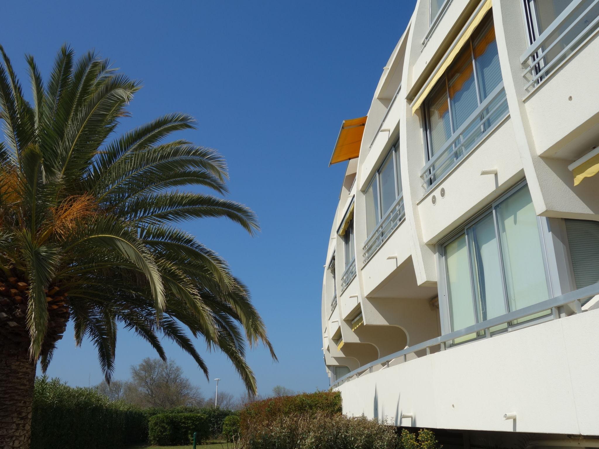 Photo 18 - Apartment in Le Grau-du-Roi with garden and terrace