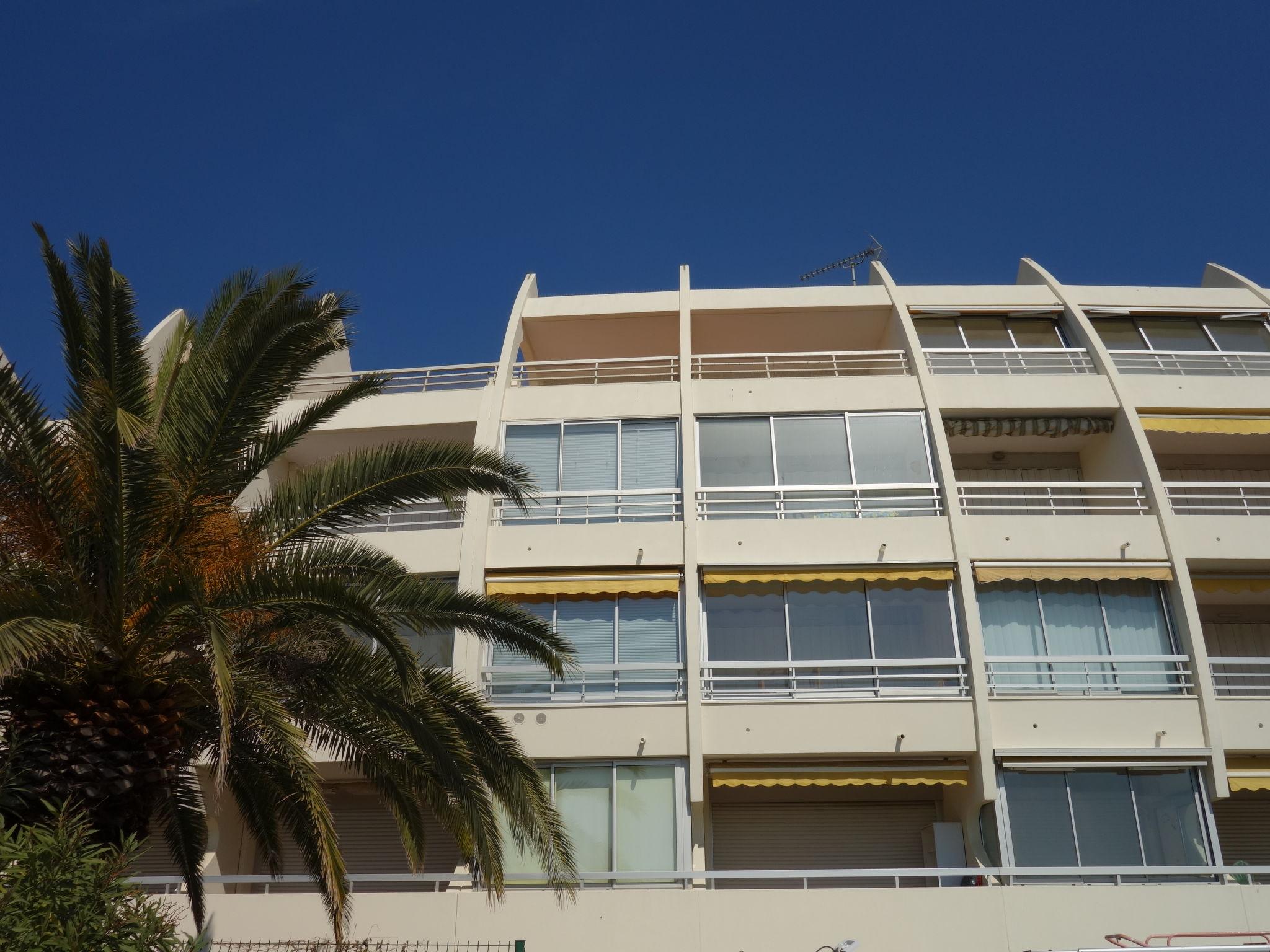 Photo 19 - Apartment in Le Grau-du-Roi with garden and sea view