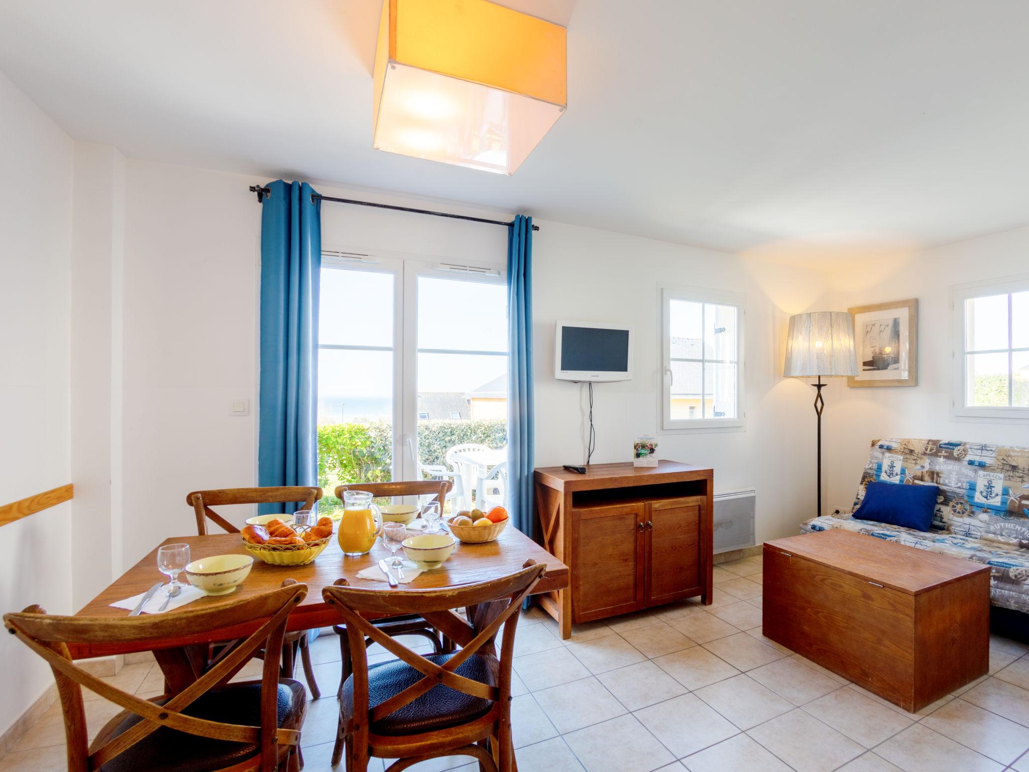 Foto 10 - Casa de 2 habitaciones en Saint-Nic con piscina privada y vistas al mar