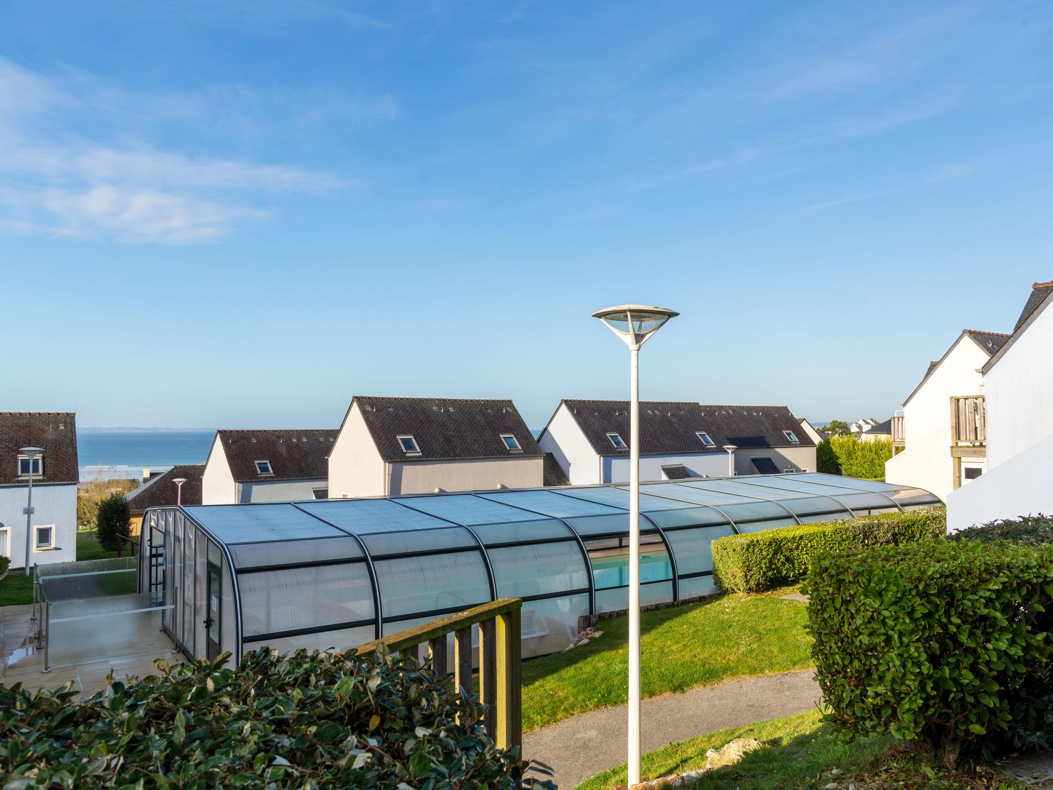 Foto 35 - Casa de 2 quartos em Saint-Nic com piscina privada e vistas do mar