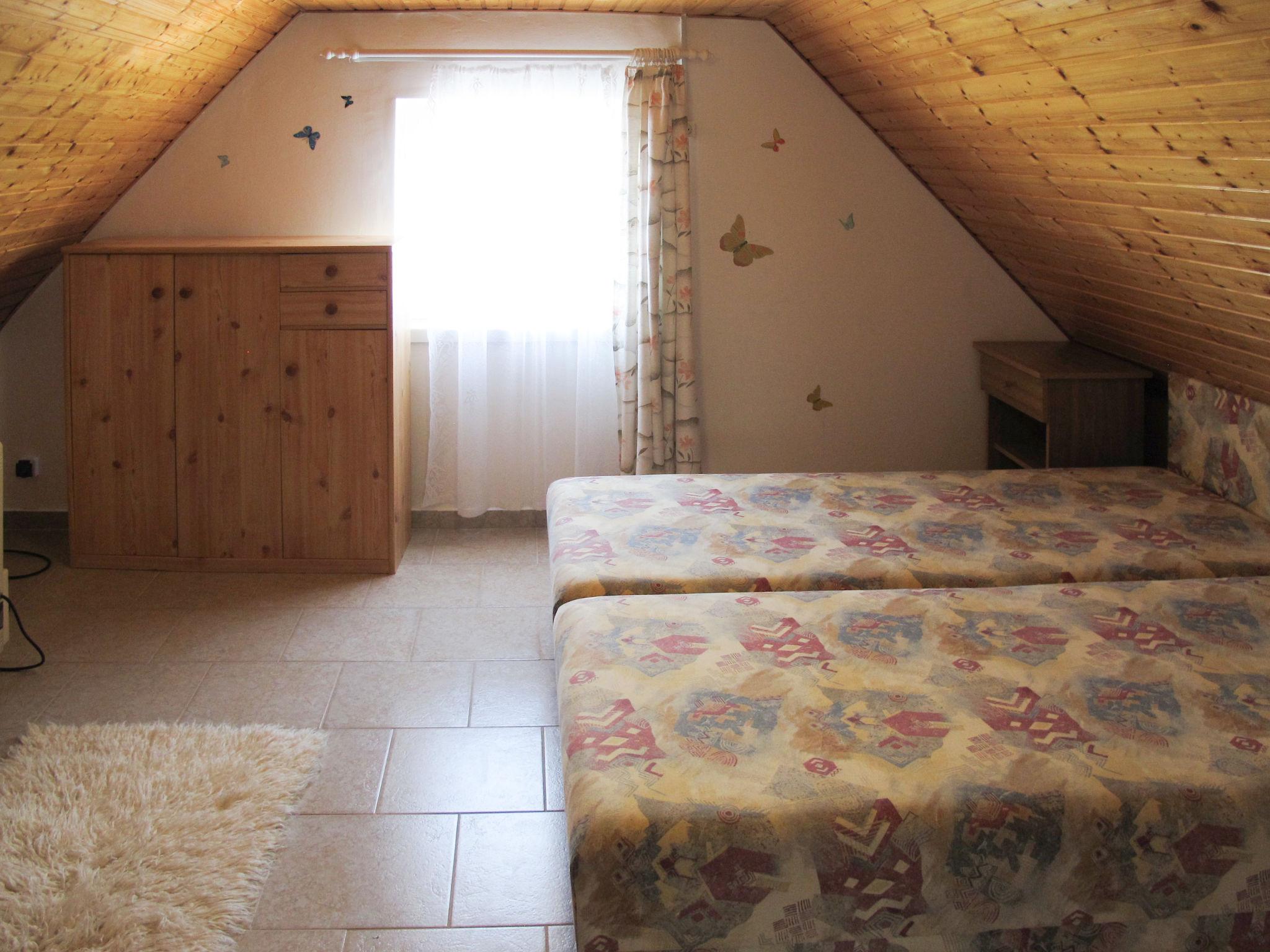 Photo 8 - 4 bedroom House in Balatonalmádi with private pool and mountain view