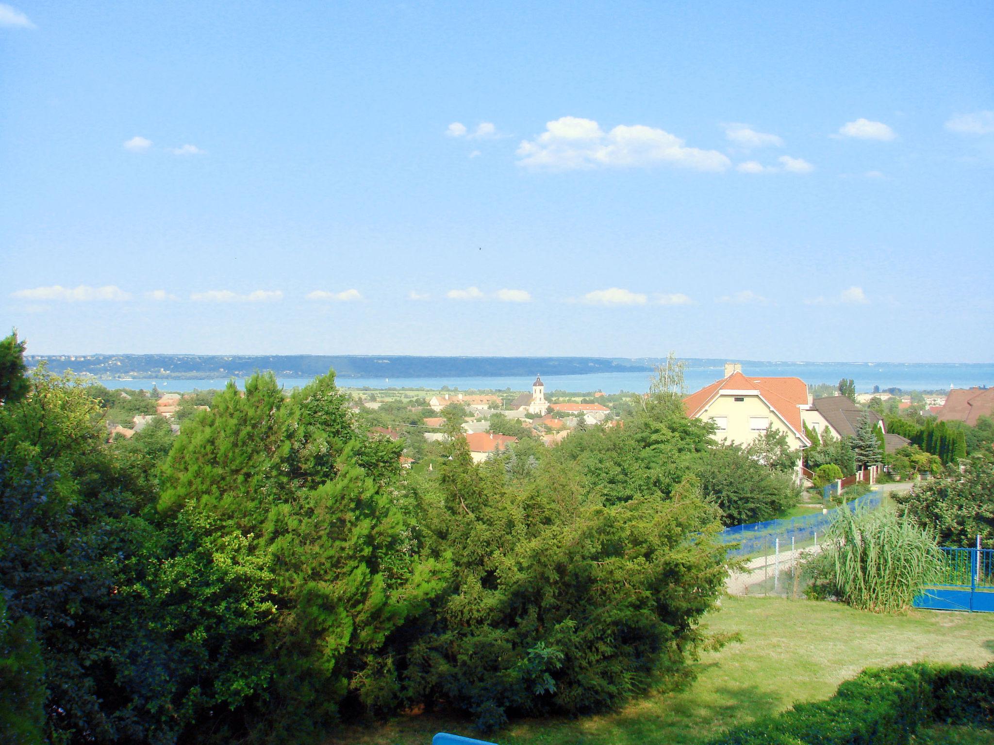 Foto 18 - Casa con 4 camere da letto a Balatonalmádi con piscina privata e vista sulle montagne