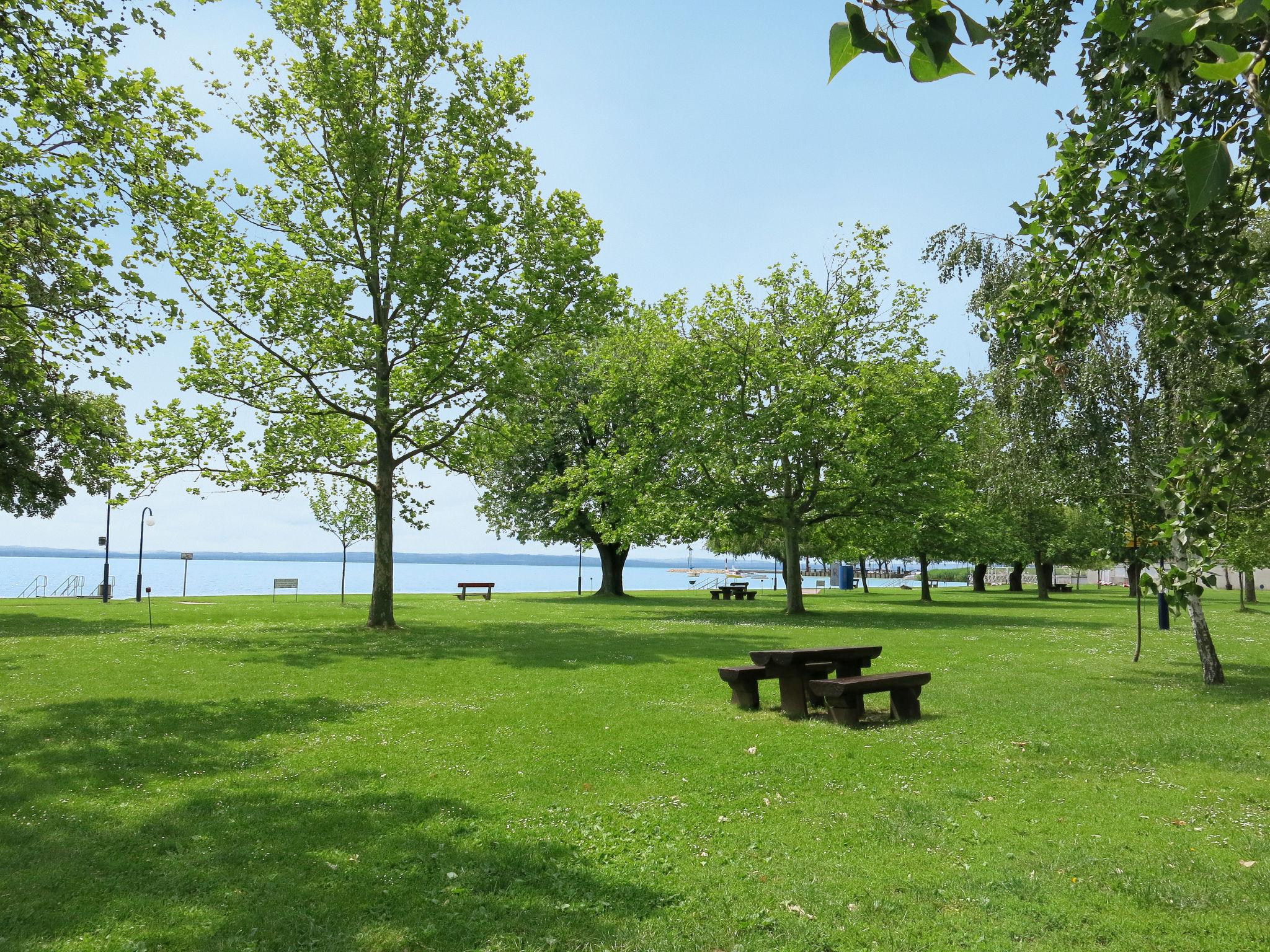 Foto 19 - Casa de 5 quartos em Balatonalmádi com jardim e vista para a montanha