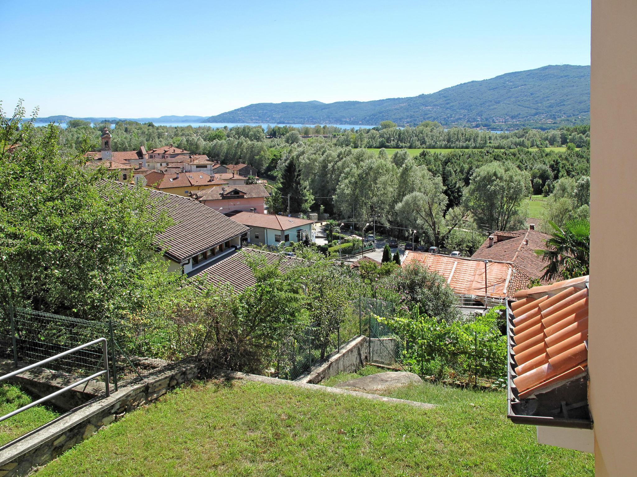 Foto 22 - Appartamento con 2 camere da letto a Verbania con piscina e giardino