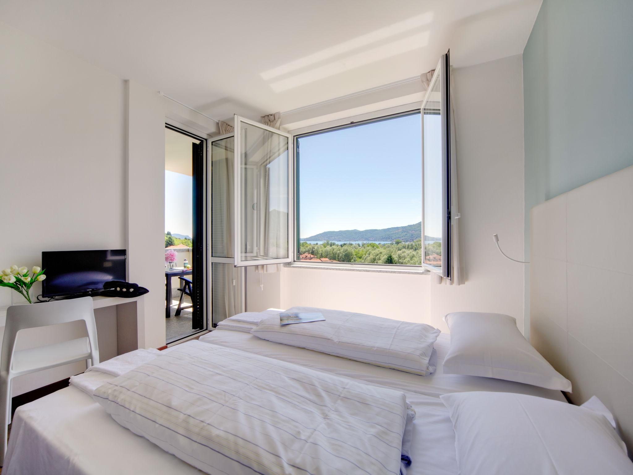 Foto 9 - Appartamento con 1 camera da letto a Verbania con piscina e vista sulle montagne