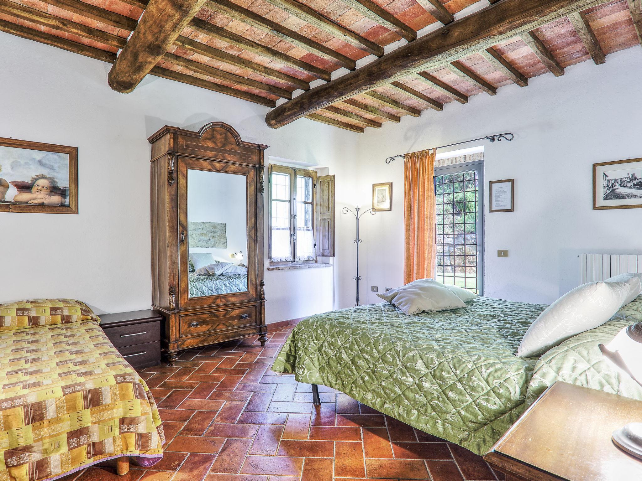 Foto 31 - Haus mit 7 Schlafzimmern in Castellina in Chianti mit privater pool und garten