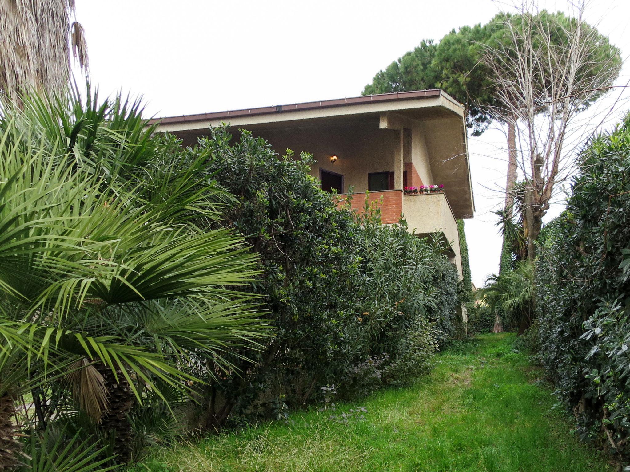 Photo 26 - Appartement de 2 chambres à Anzio avec jardin