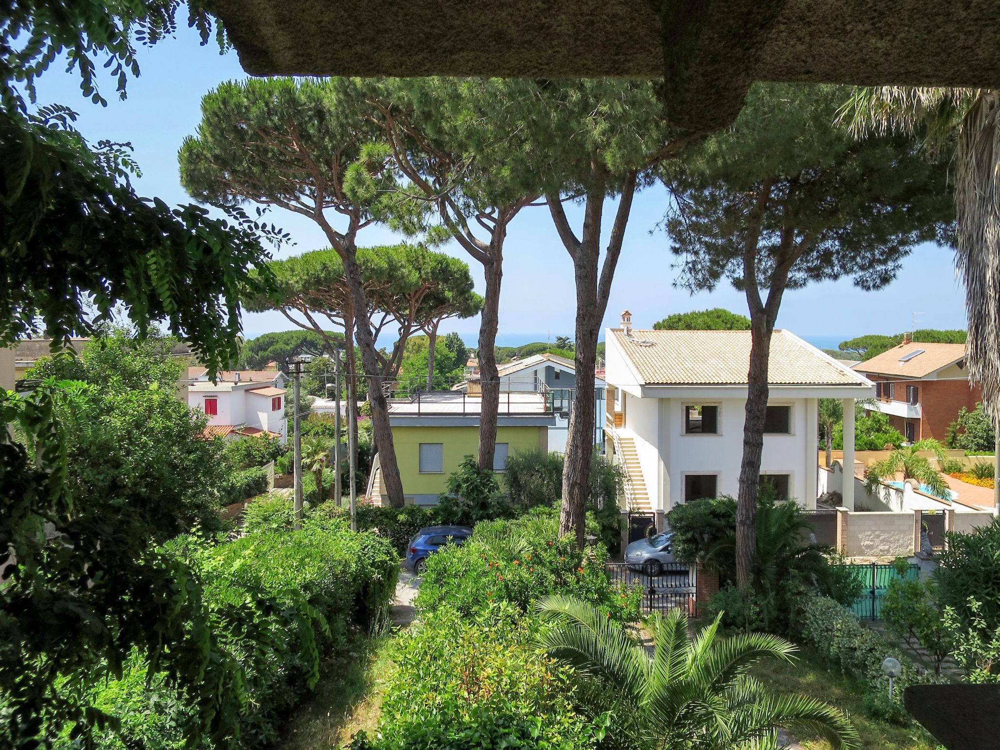 Foto 1 - Apartamento de 2 habitaciones en Anzio con jardín y vistas al mar