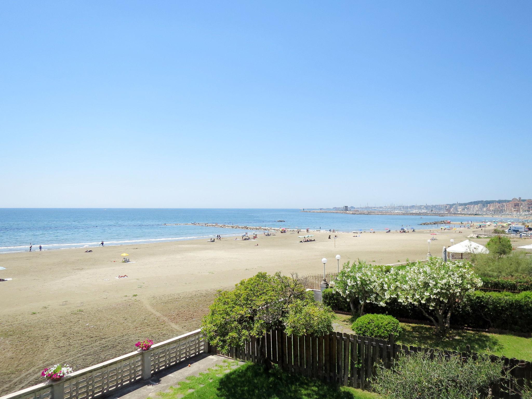 Photo 39 - Maison de 4 chambres à Nettuno avec jardin et vues à la mer