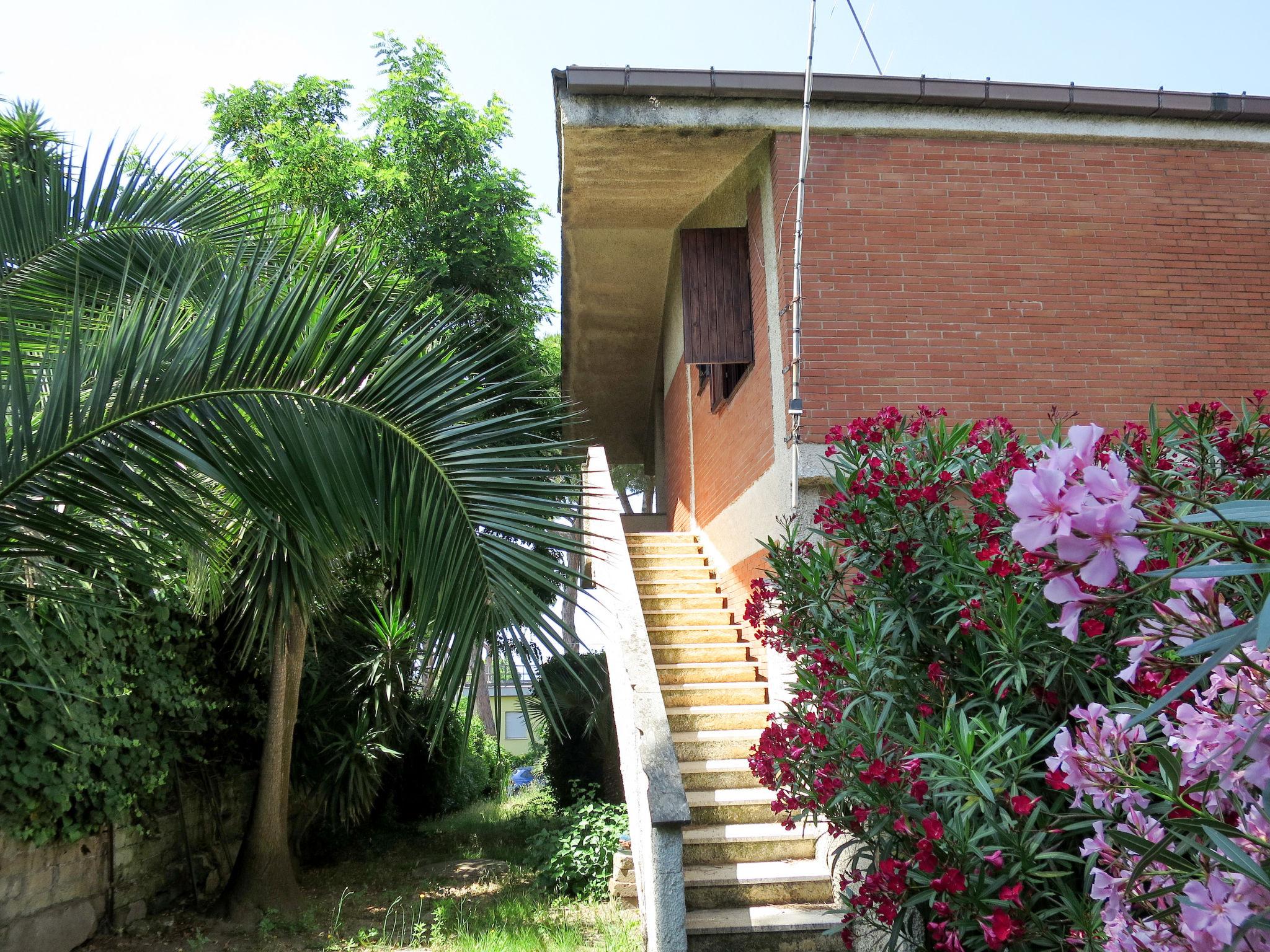 Photo 3 - Appartement de 2 chambres à Anzio avec jardin