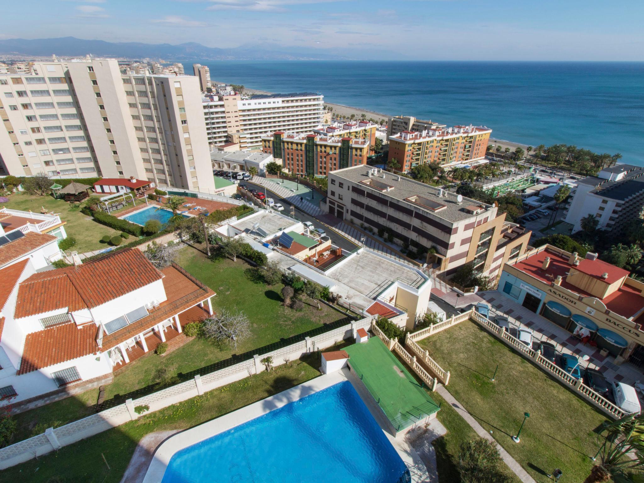 Foto 21 - Apartamento de 2 habitaciones en Torremolinos con piscina y jardín