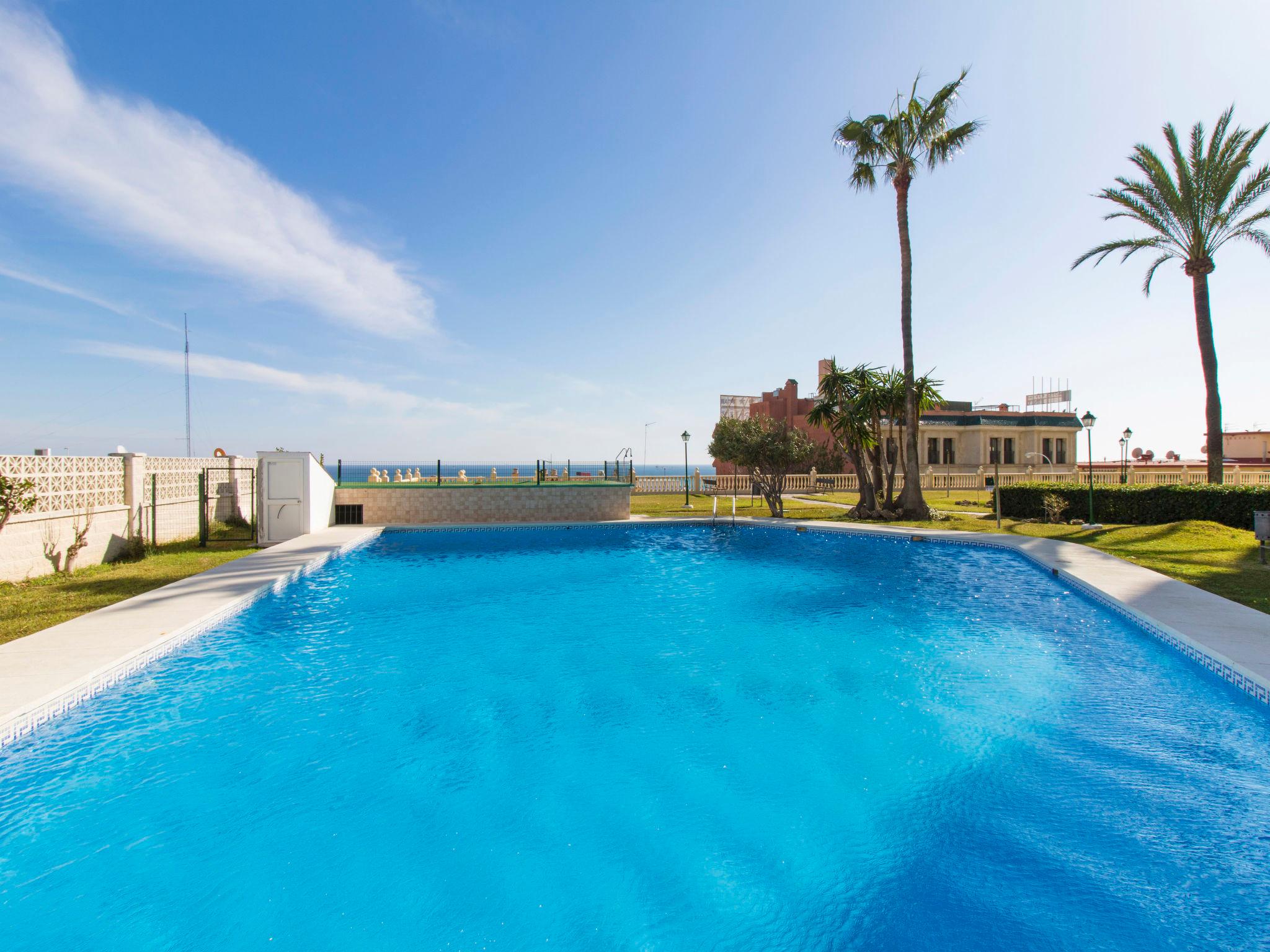 Foto 1 - Appartamento con 2 camere da letto a Torremolinos con piscina e vista mare