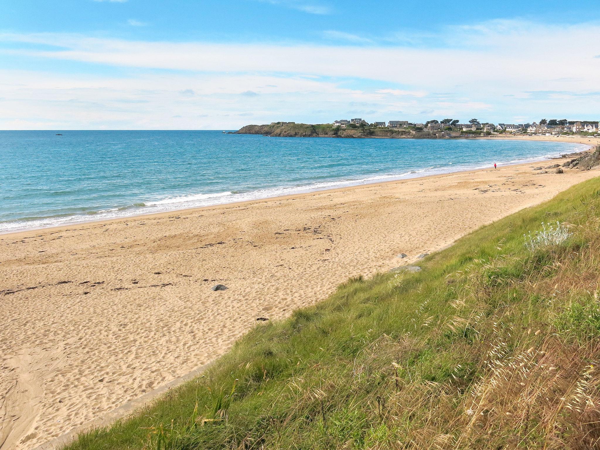 Foto 9 - Appartamento con 1 camera da letto a Saint-Malo con piscina e vista mare