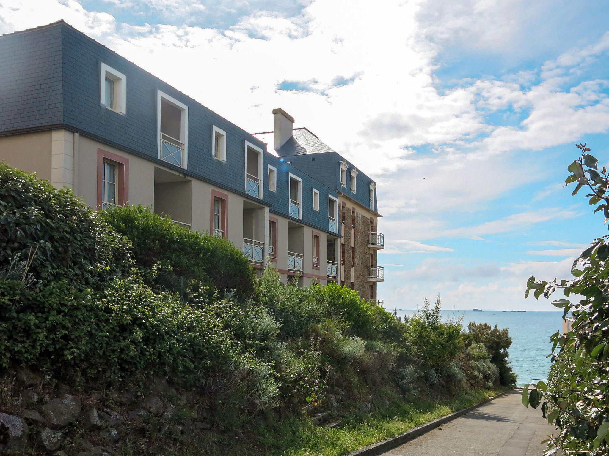 Foto 16 - Appartamento con 2 camere da letto a Saint-Malo con piscina e vista mare