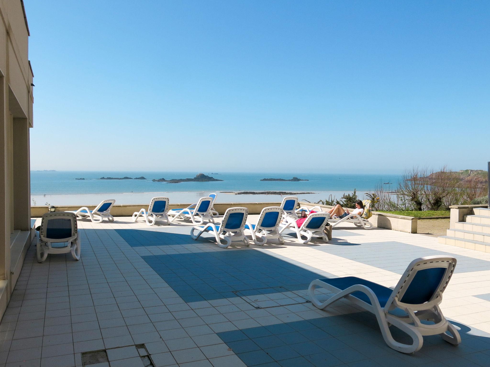 Foto 3 - Apartamento de 2 quartos em Saint-Malo com piscina e vistas do mar