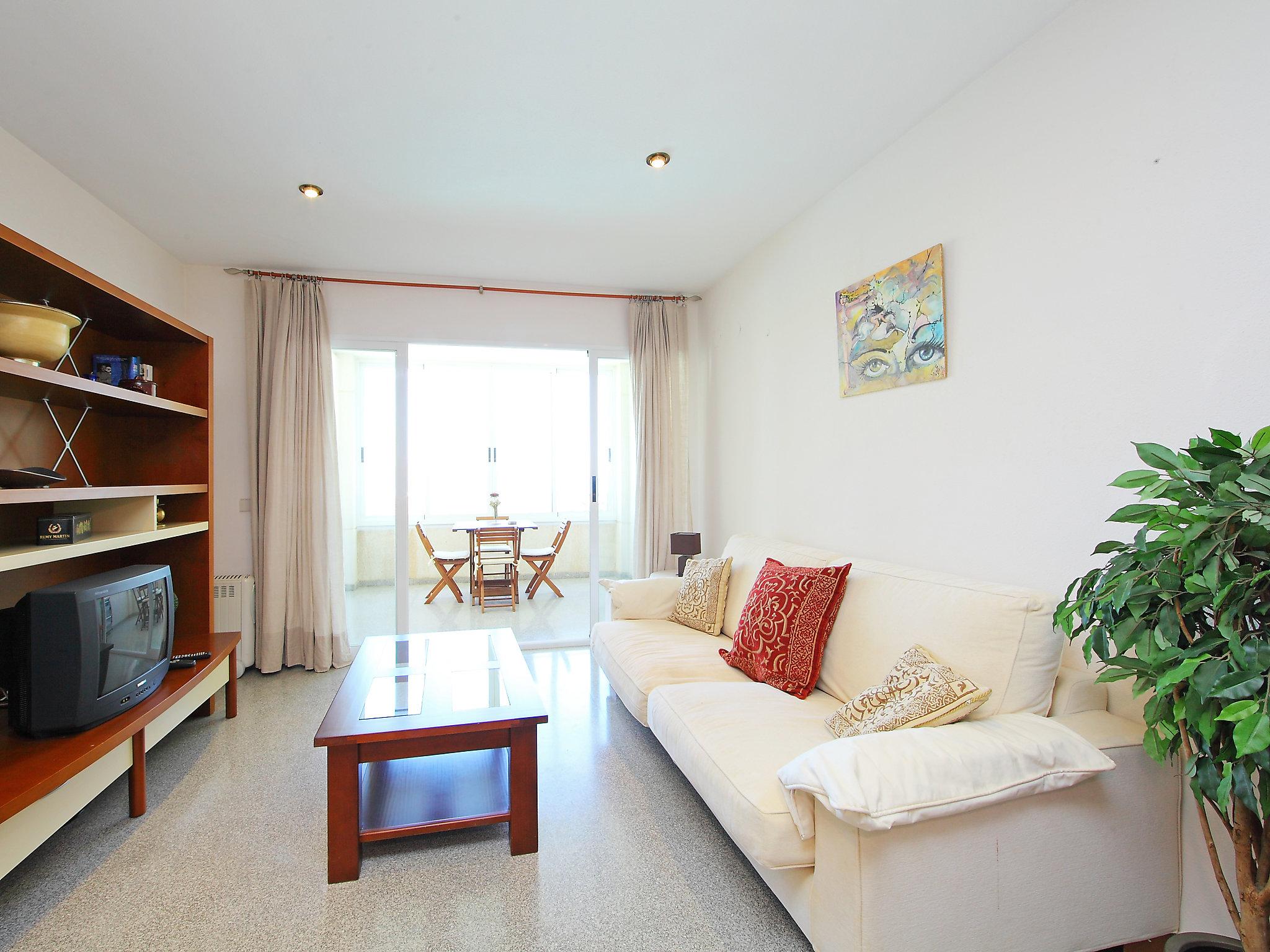 Photo 3 - 2 bedroom Apartment in El Campello with swimming pool and terrace