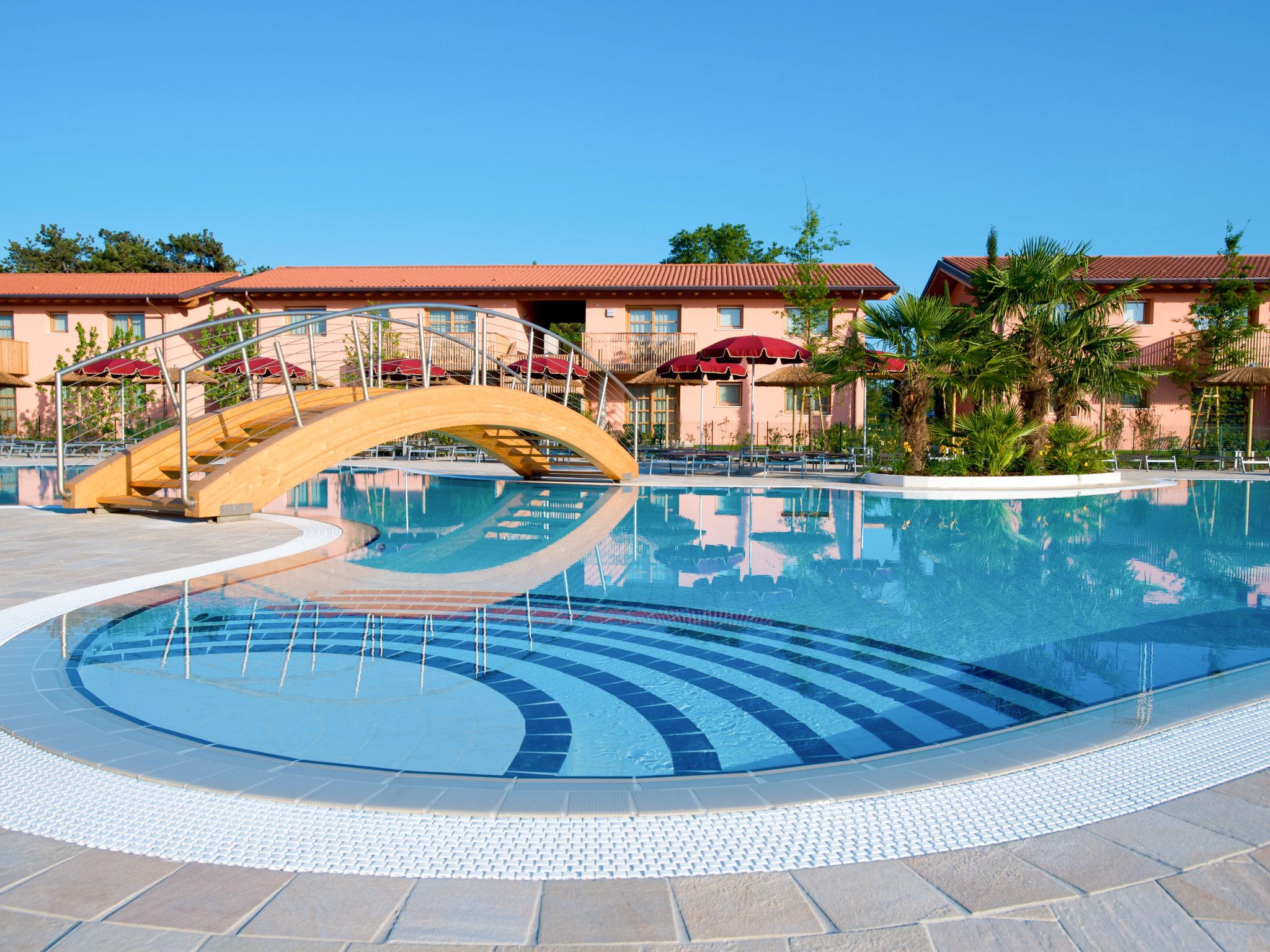 Photo 41 - Maison de 2 chambres à Lignano Sabbiadoro avec piscine et vues à la mer