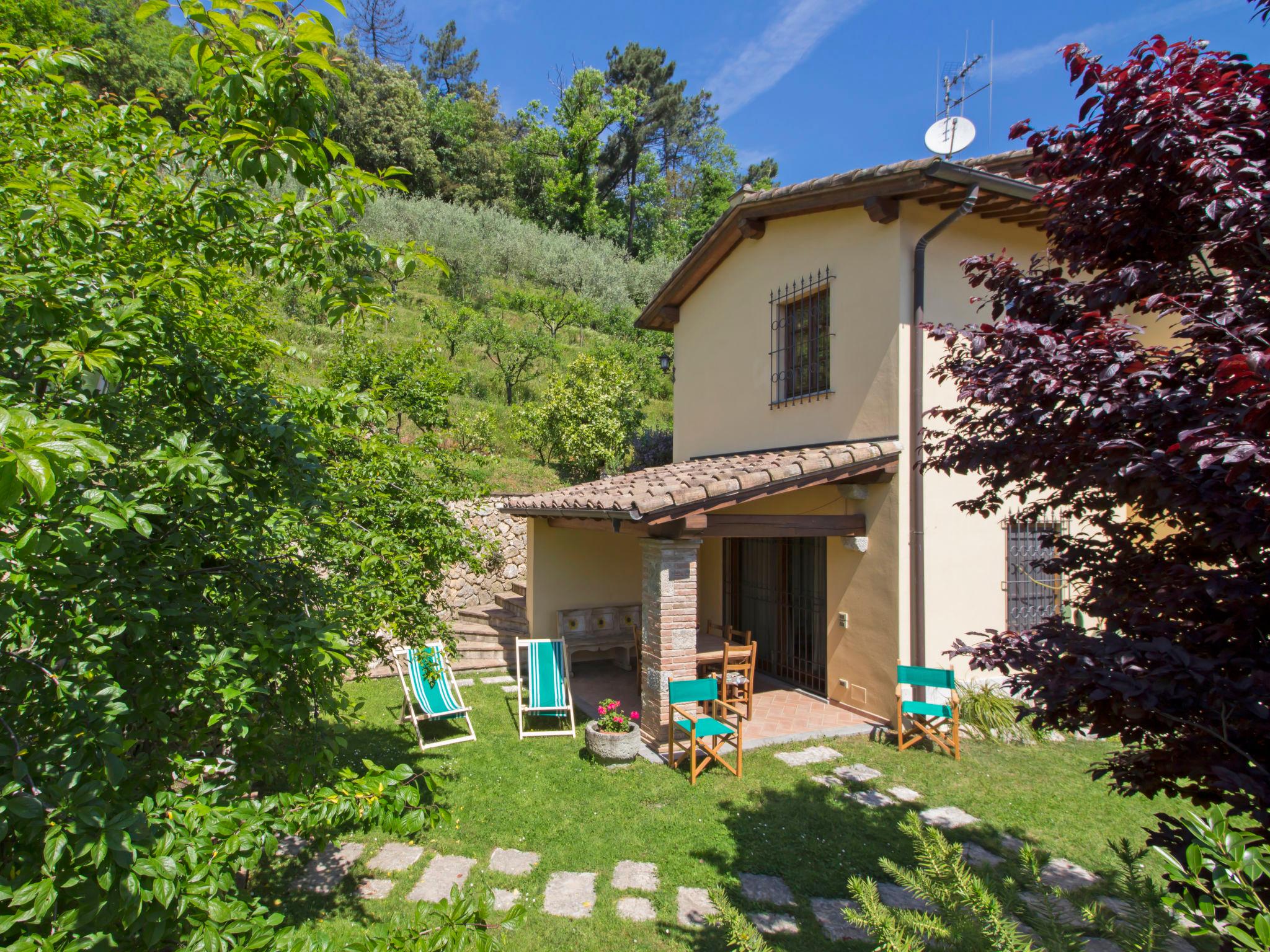 Photo 1 - Maison de 5 chambres à Camaiore avec jardin et vues à la mer