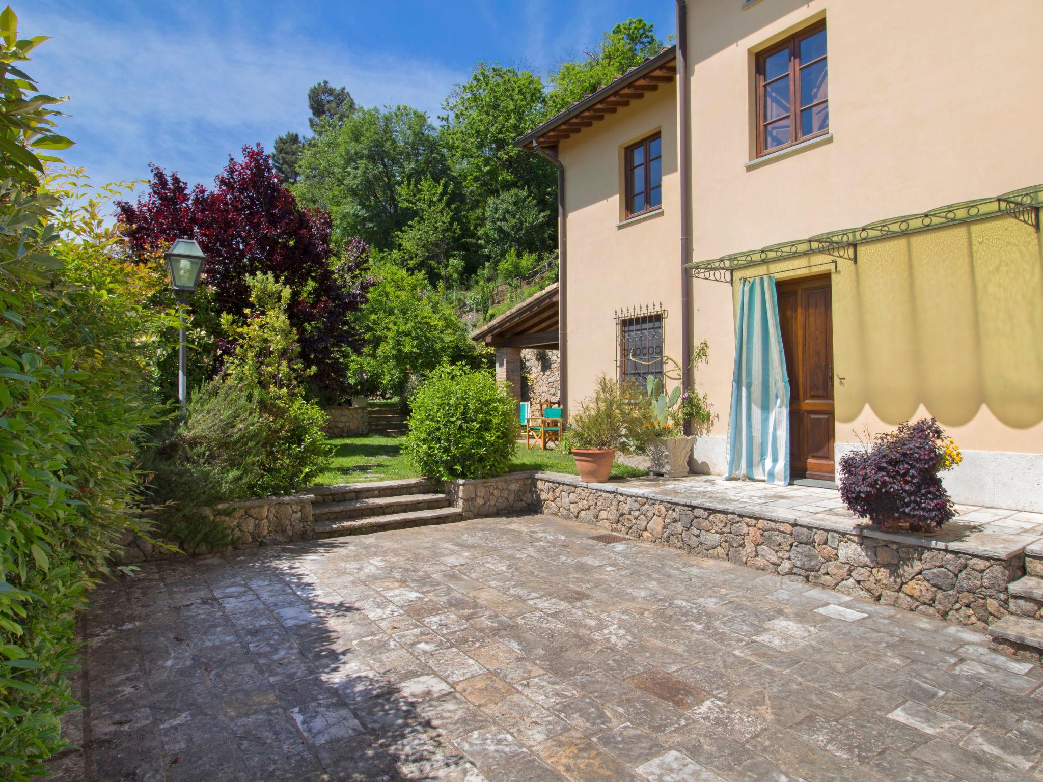 Photo 3 - Maison de 5 chambres à Camaiore avec jardin et vues à la mer