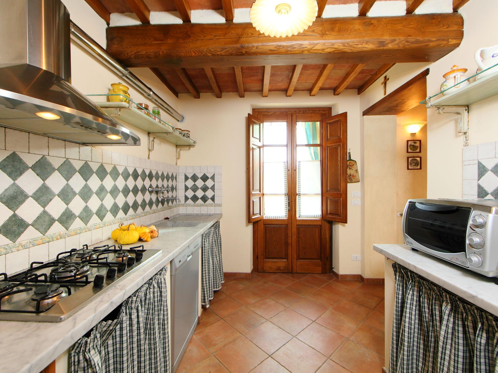 Photo 9 - 5 bedroom House in Camaiore with garden and terrace