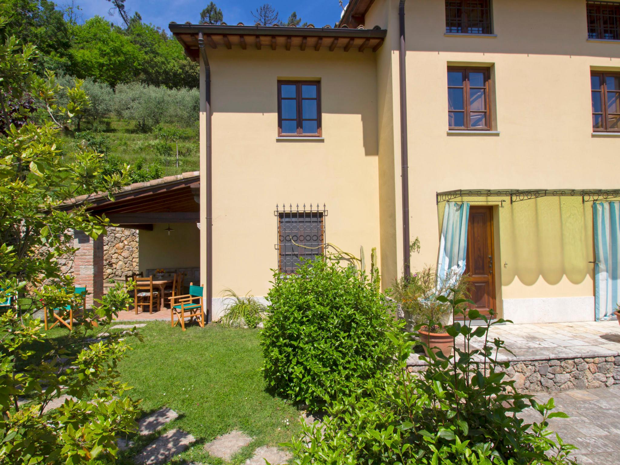 Foto 20 - Casa con 5 camere da letto a Camaiore con giardino e vista mare