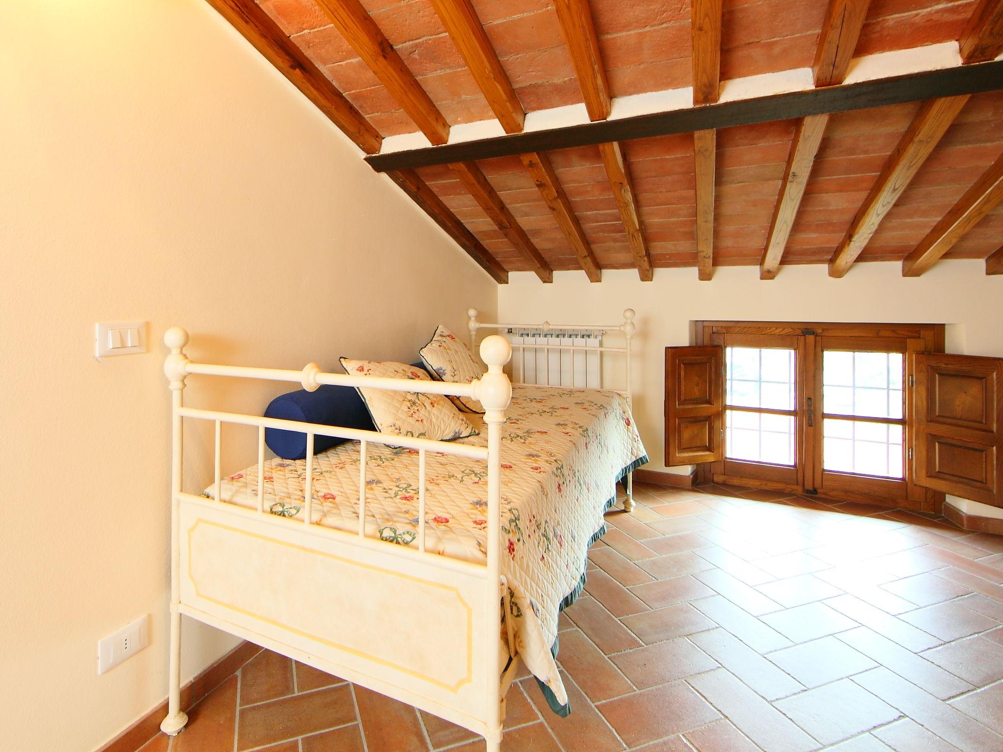 Photo 14 - 5 bedroom House in Camaiore with garden and terrace