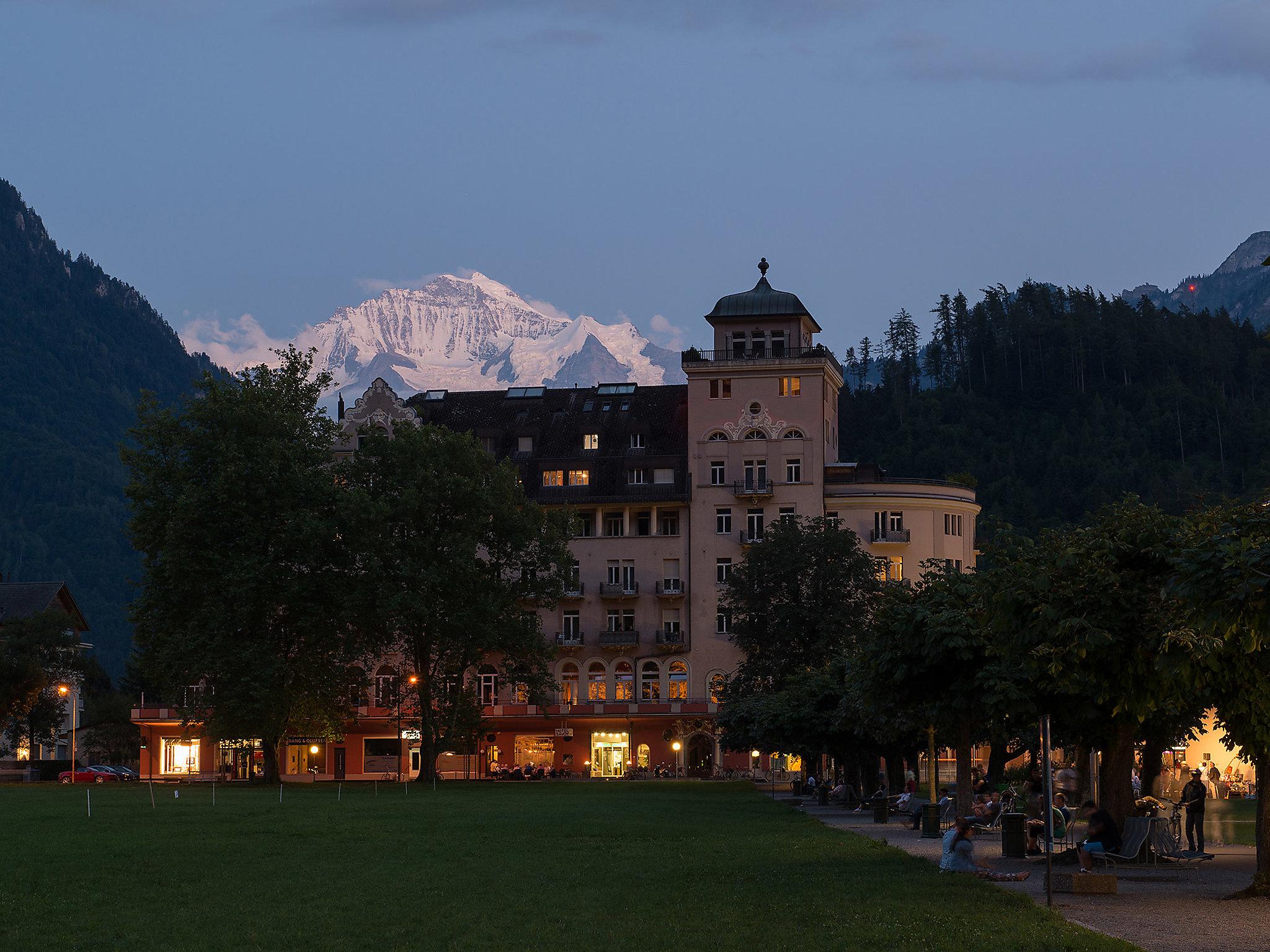 Foto 16 - Apartamento en Interlaken con vistas a la montaña