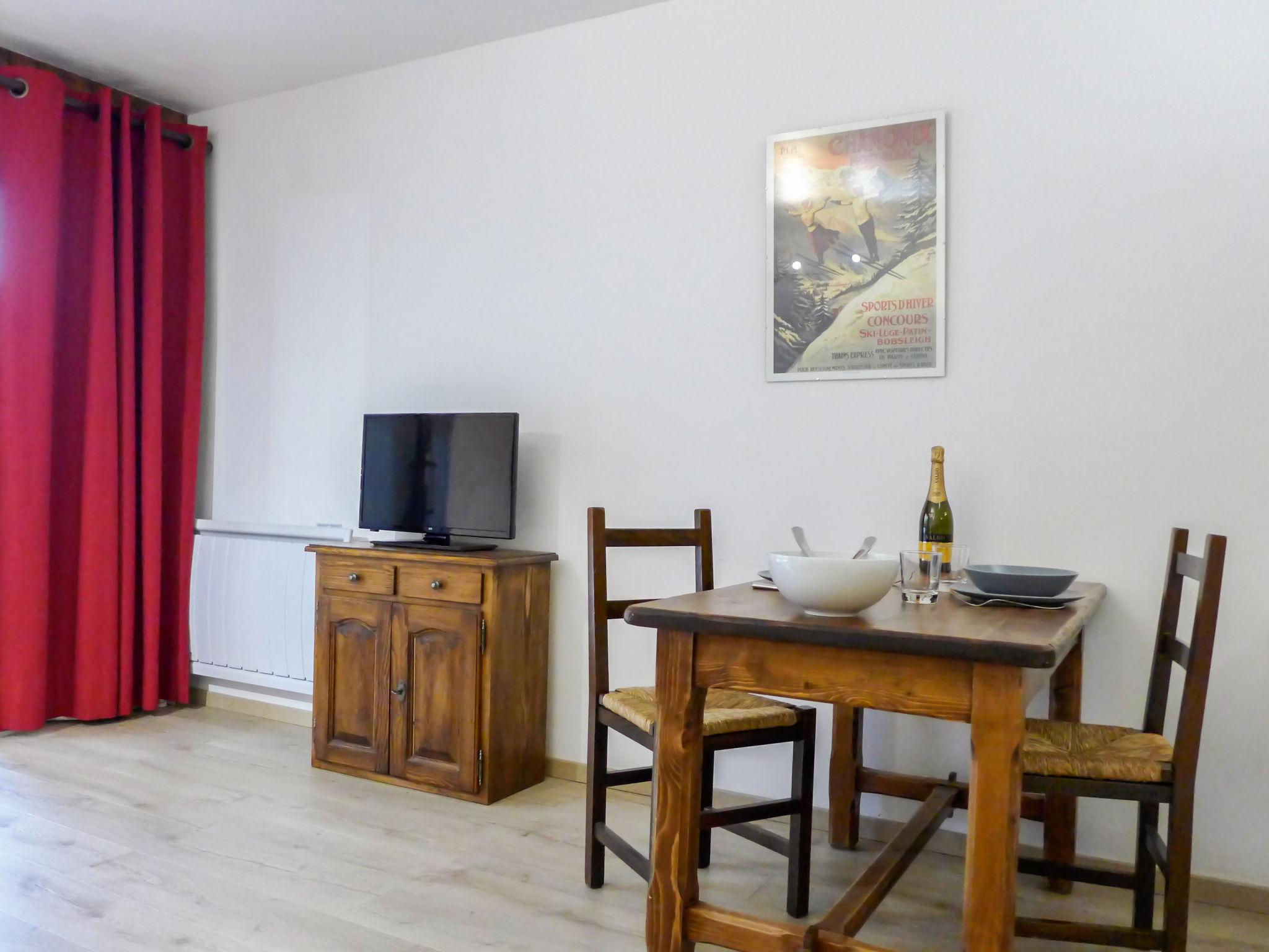 Photo 2 - Apartment in Chamonix-Mont-Blanc with terrace and mountain view