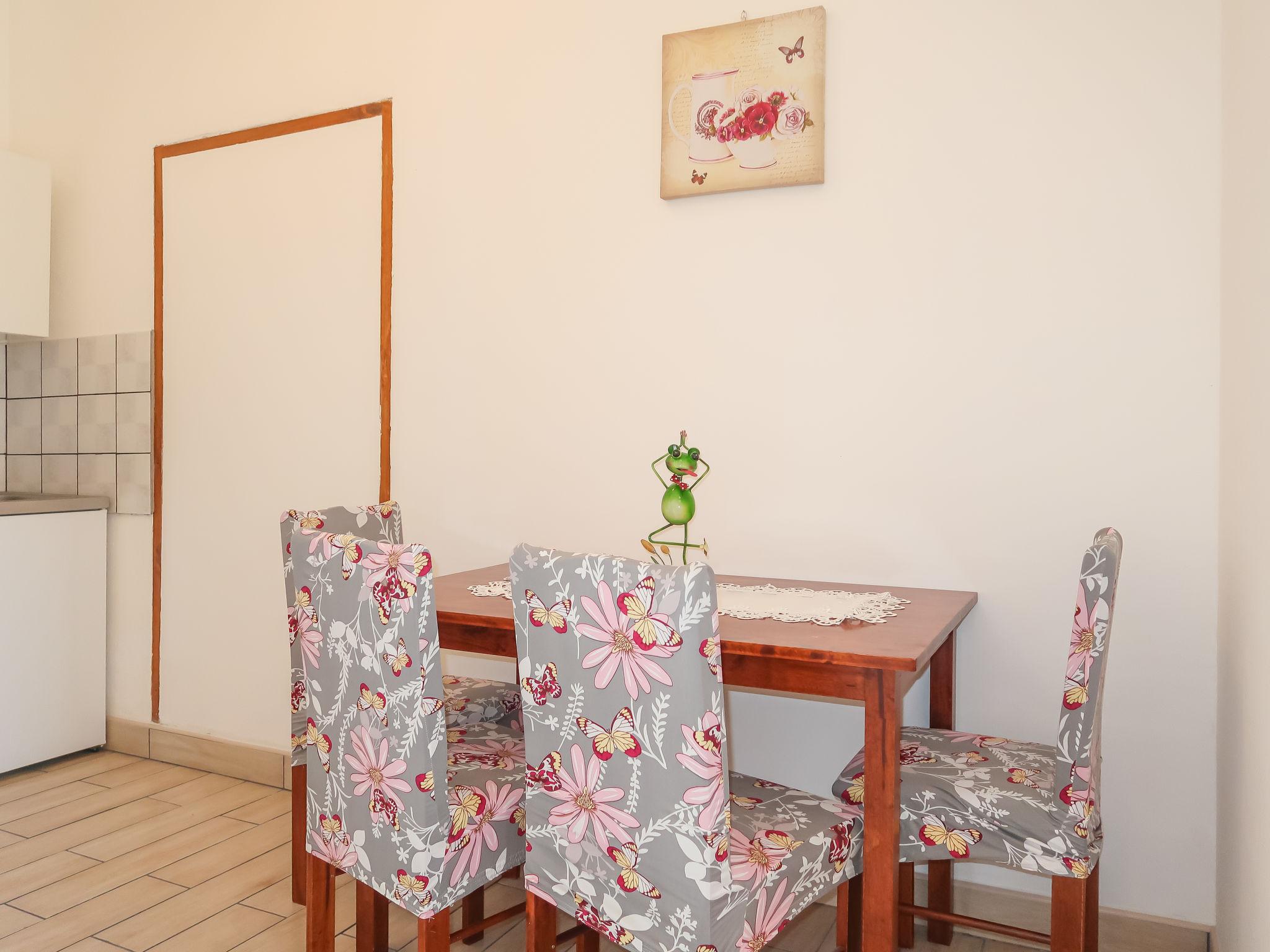 Photo 12 - 4 bedroom Apartment in Karlobag with swimming pool and garden