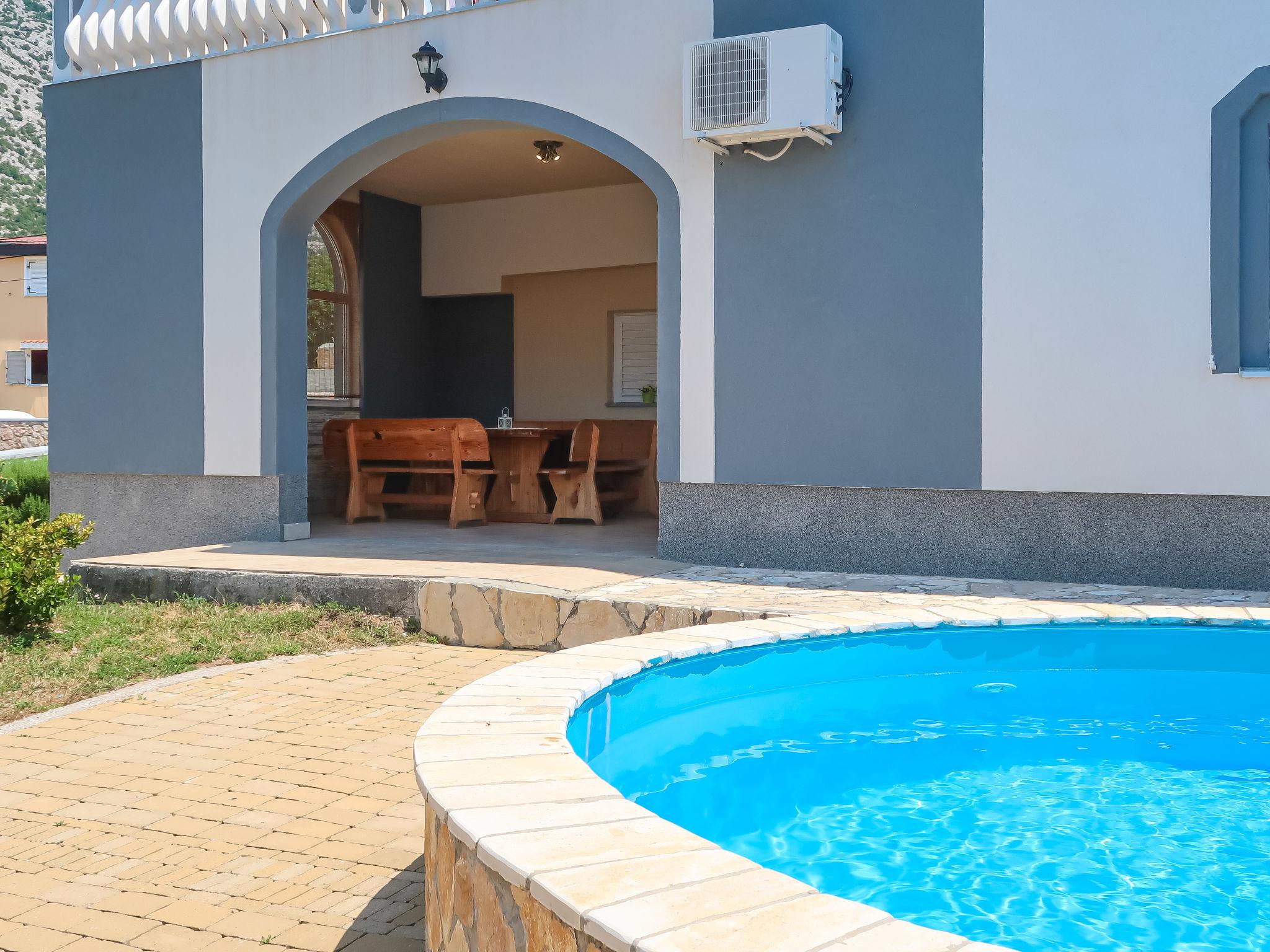 Photo 3 - Appartement de 4 chambres à Karlobag avec piscine et vues à la mer