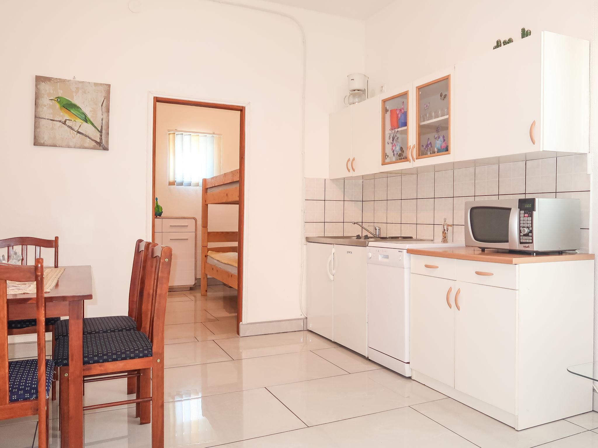 Photo 7 - 4 bedroom Apartment in Karlobag with swimming pool and garden