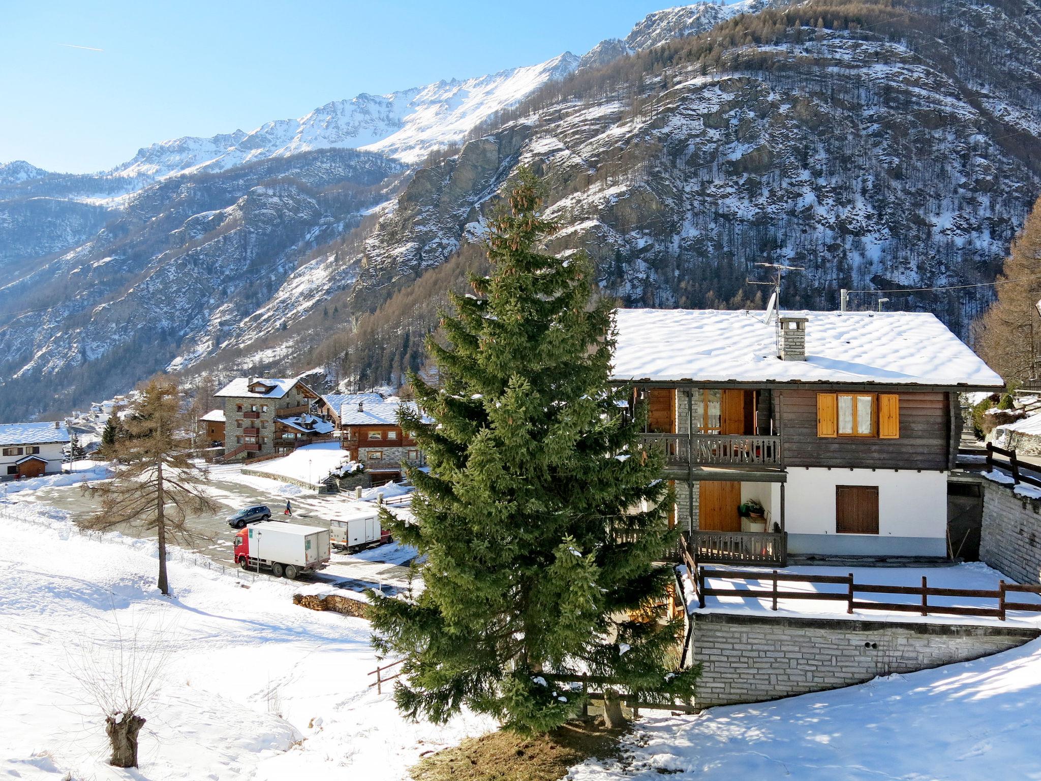 Photo 21 - Appartement de 2 chambres à Valtournenche avec vues sur la montagne