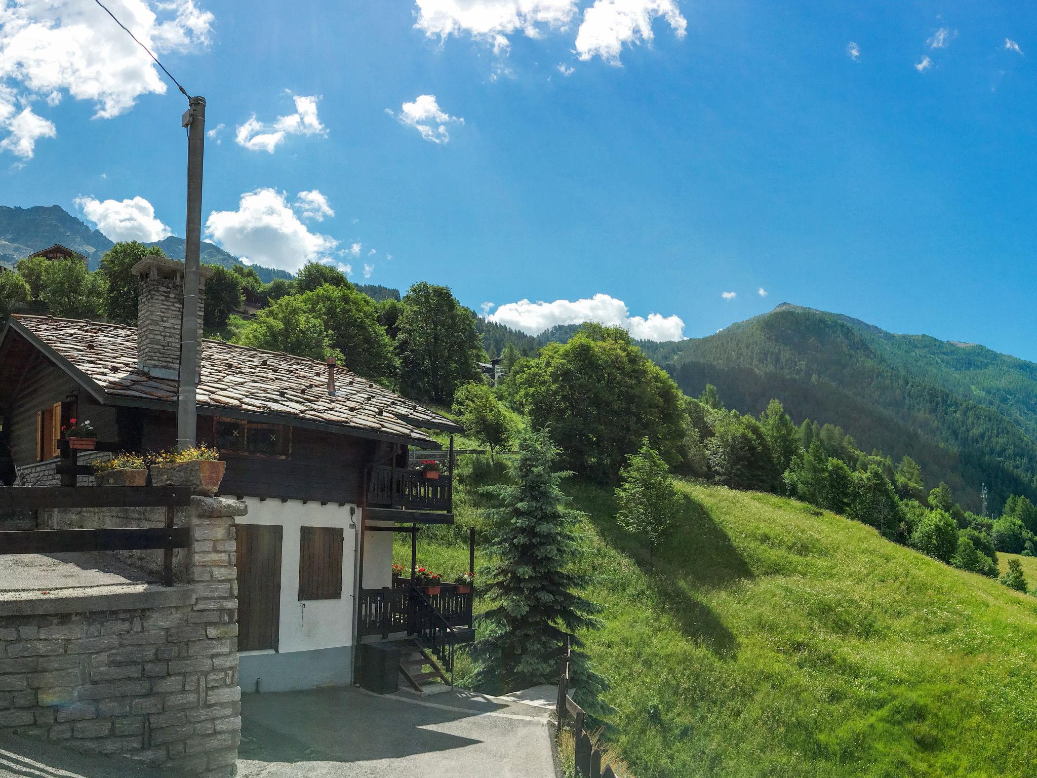 Foto 1 - Apartamento de 2 habitaciones en Valtournenche con vistas a la montaña