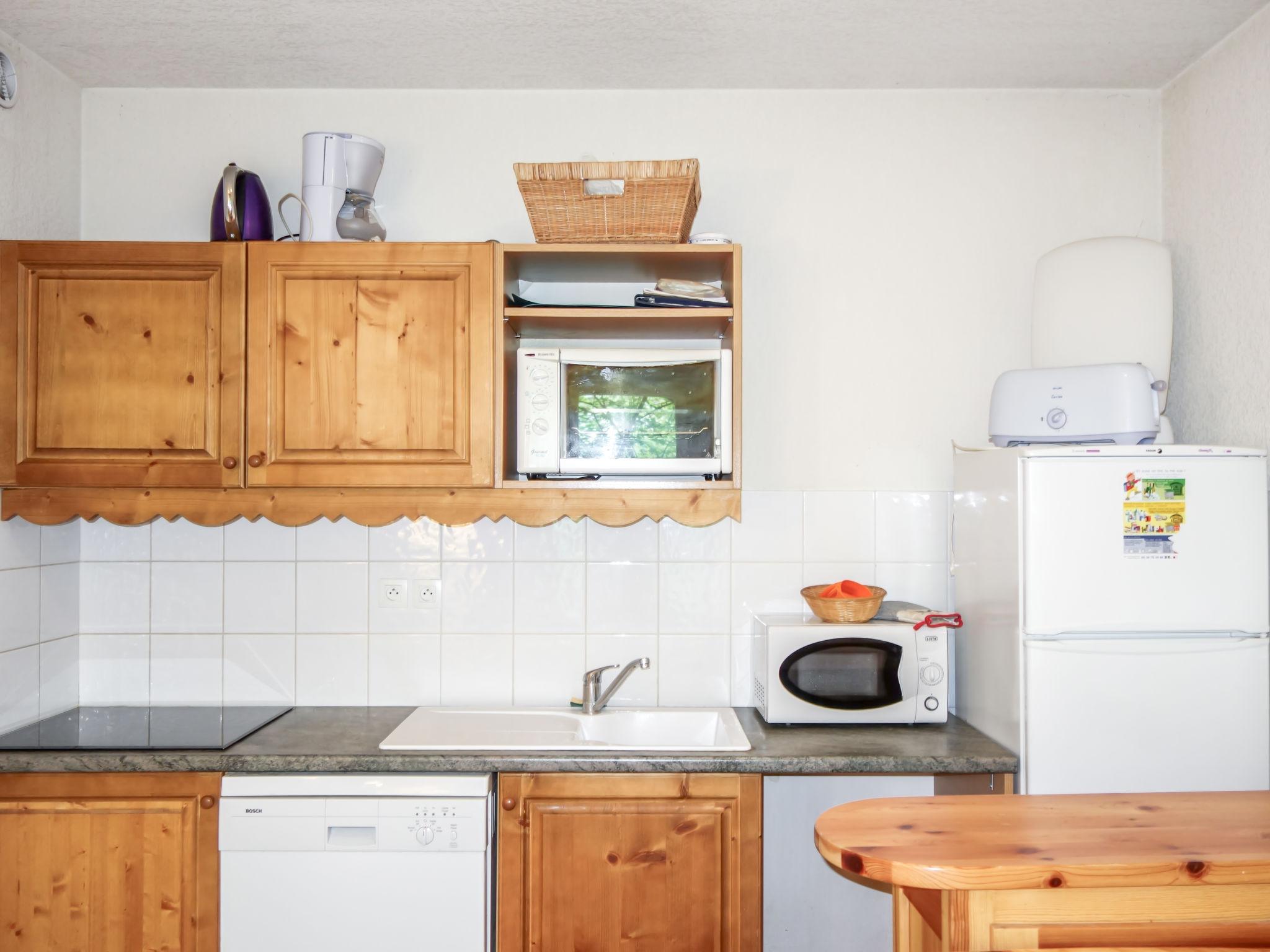 Photo 4 - Appartement de 2 chambres à Saint-Gervais-les-Bains avec piscine et vues sur la montagne