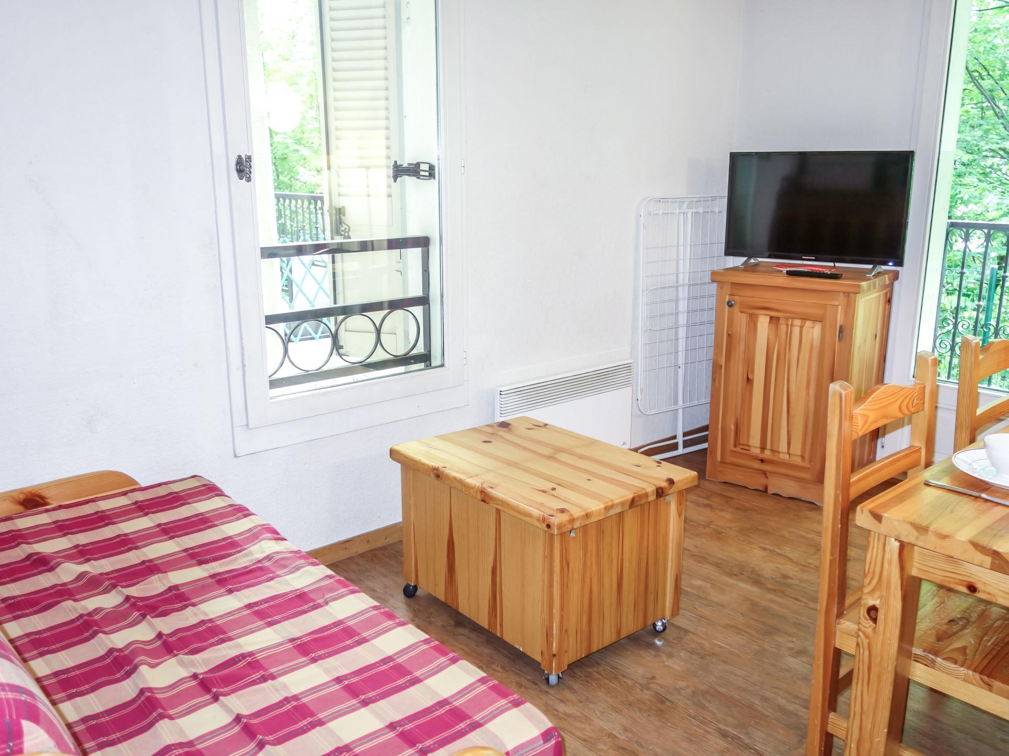 Foto 7 - Appartamento con 2 camere da letto a Saint-Gervais-les-Bains con piscina e vista sulle montagne