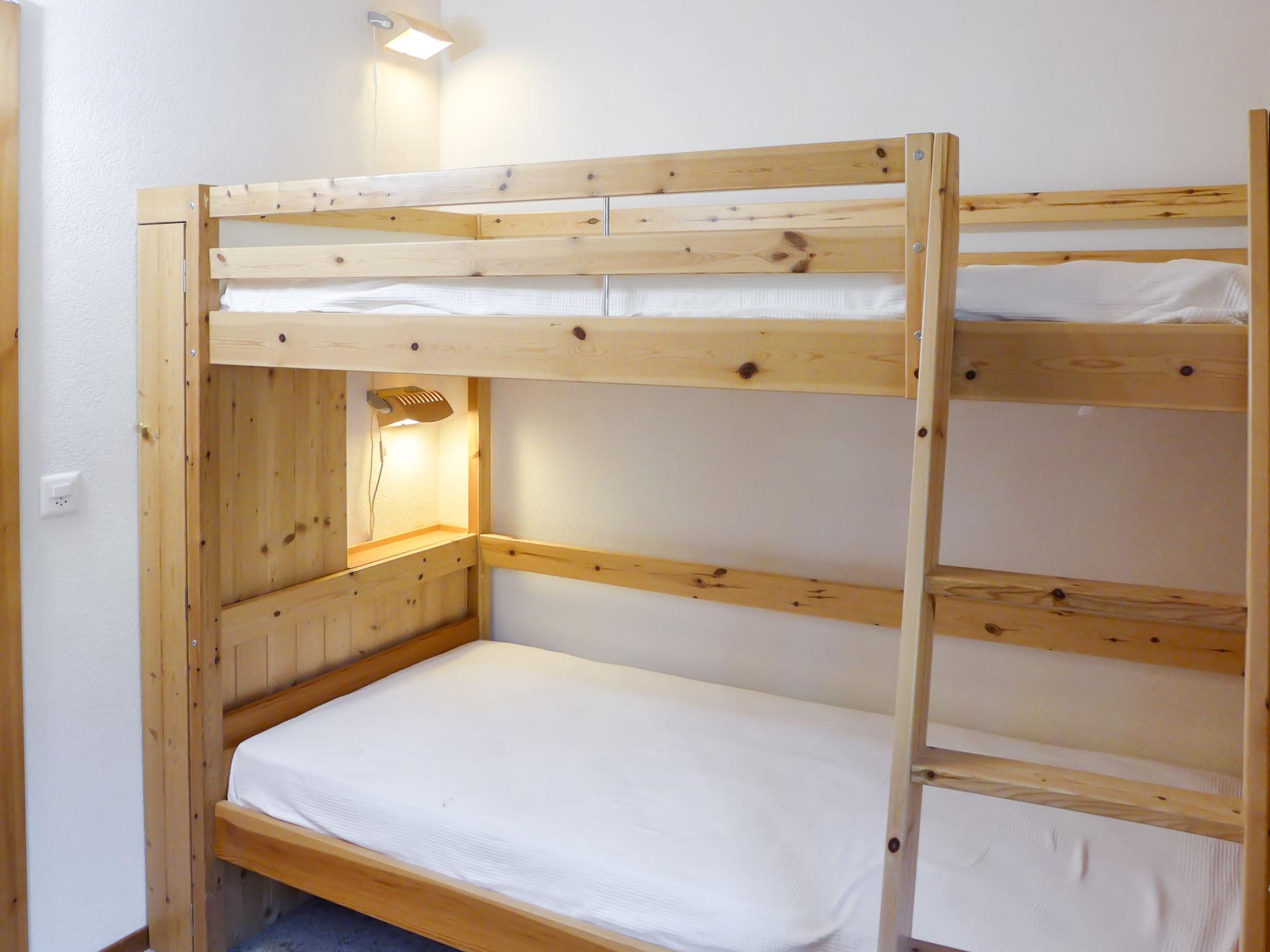 Foto 23 - Appartamento con 3 camere da letto a Ollon con sauna e vista sulle montagne