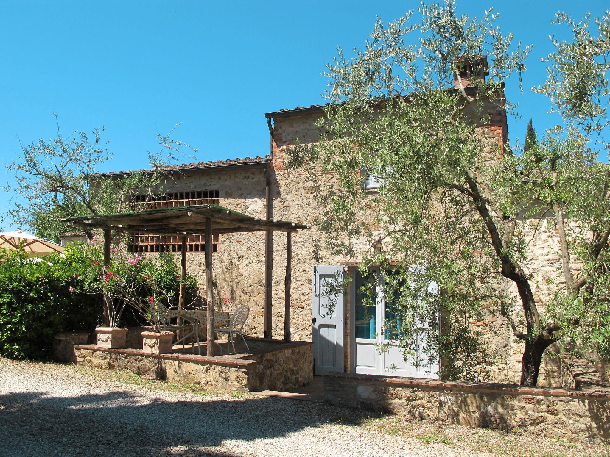 Foto 7 - Haus mit 1 Schlafzimmer in Poggibonsi mit schwimmbad und garten