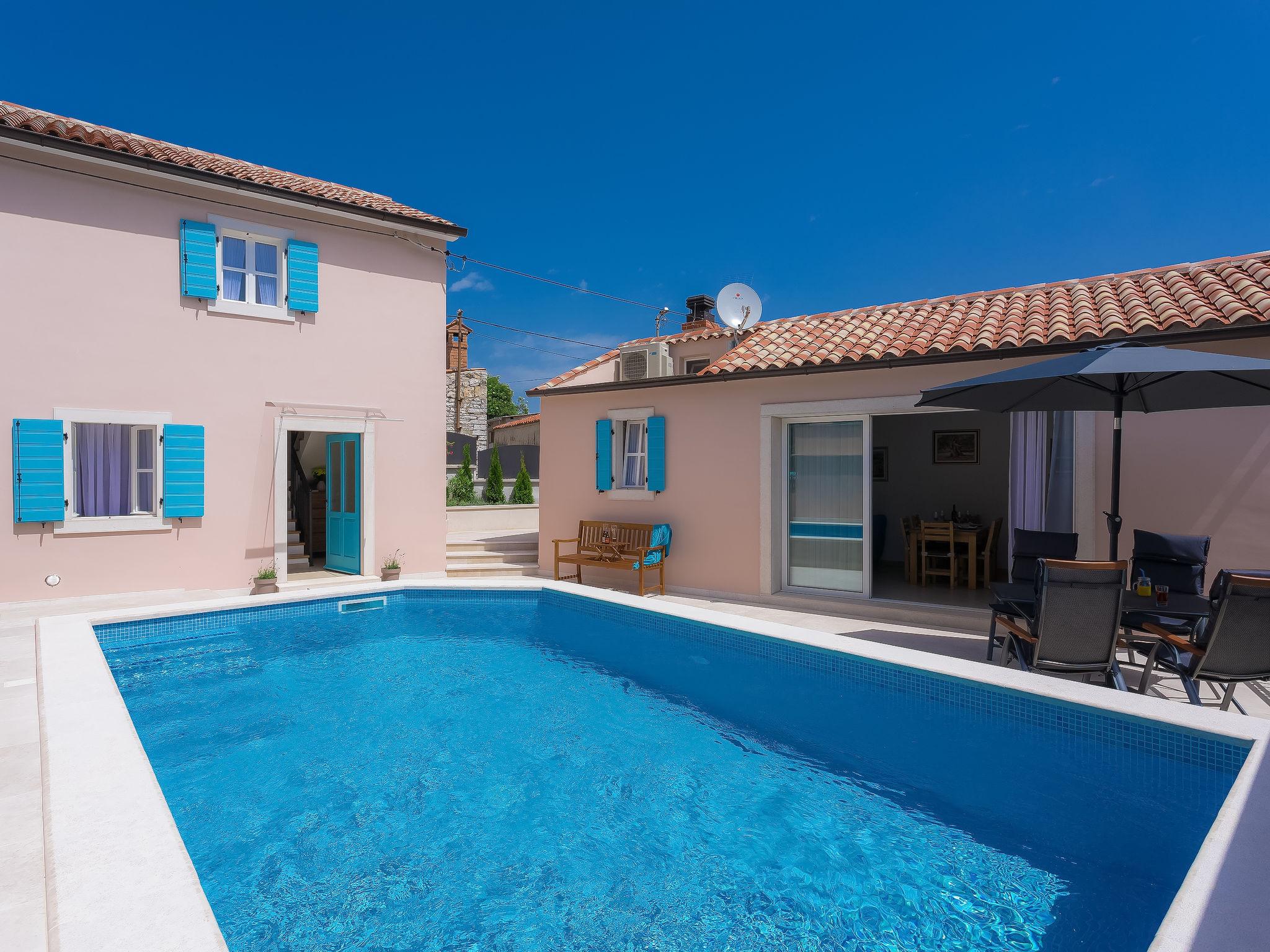 Foto 1 - Casa de 2 quartos em Barban com piscina privada e vistas do mar