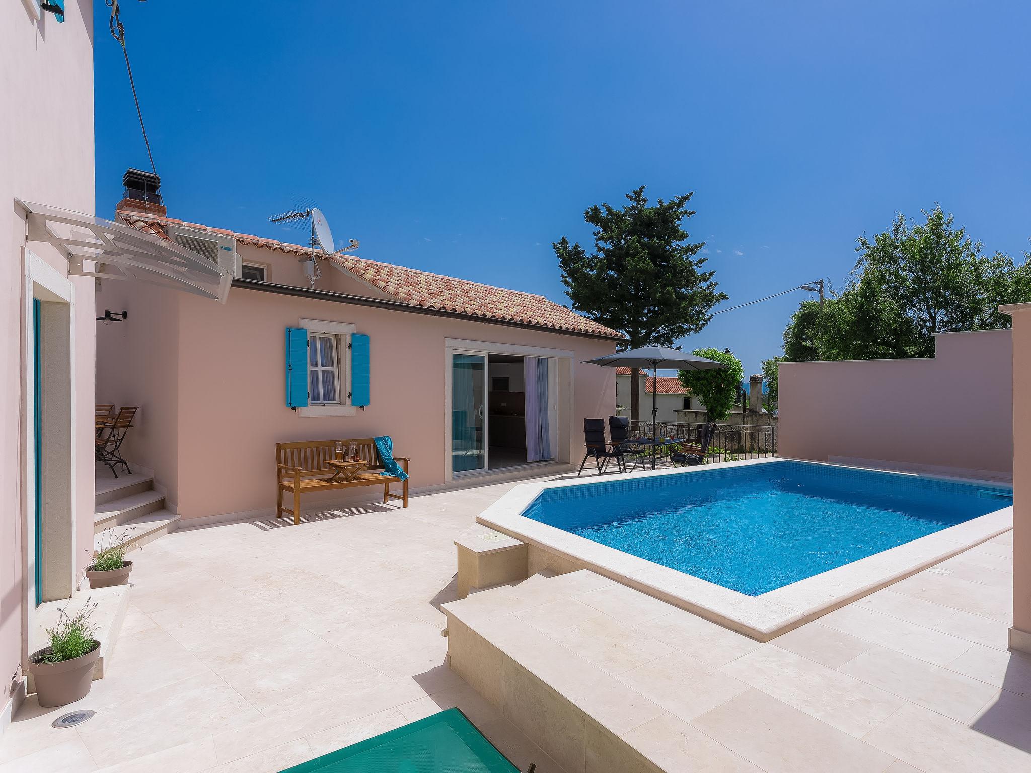 Photo 17 - Maison de 2 chambres à Barban avec piscine privée et vues à la mer